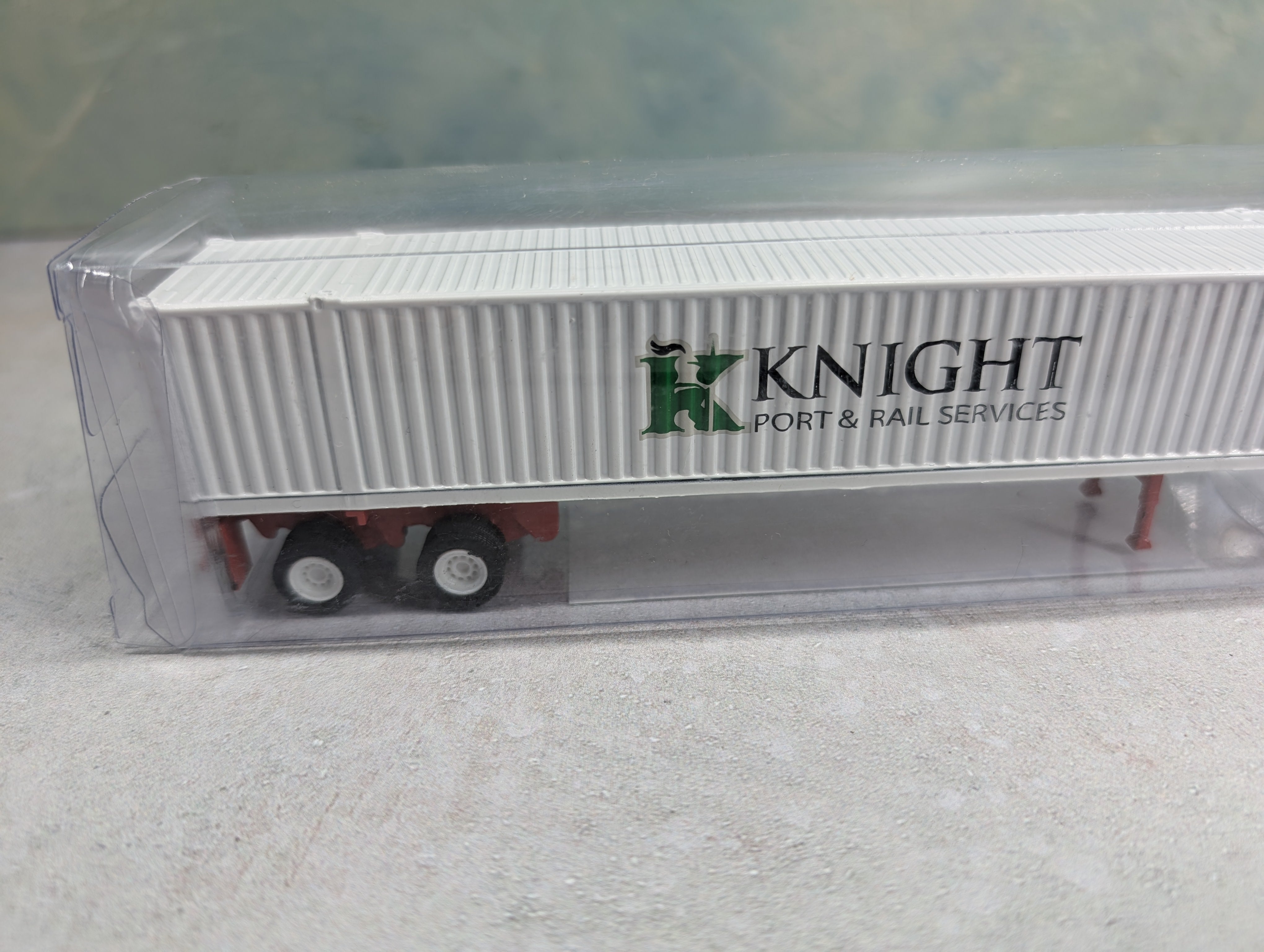USED Tonkin HO Scale 53' Container & Chassis Knight