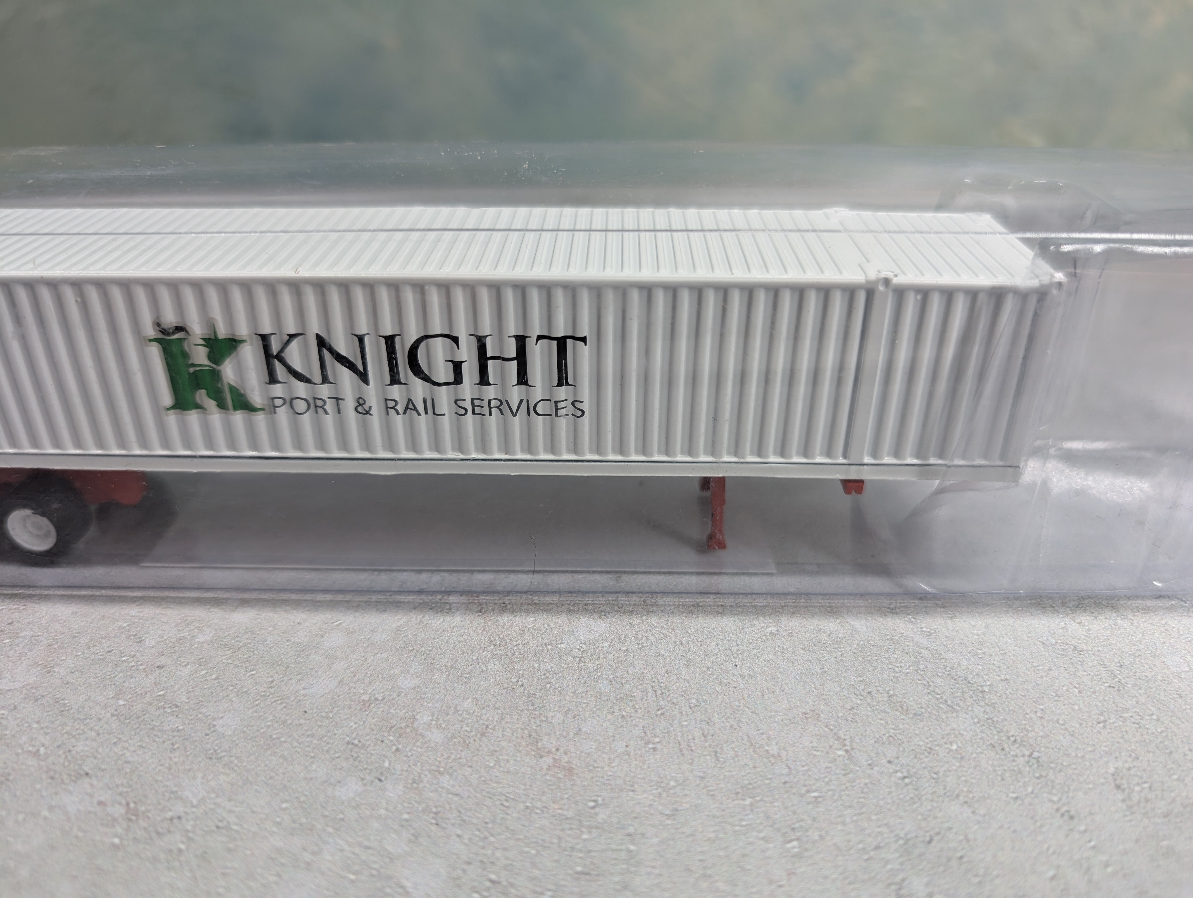 USED Tonkin HO Scale 53' Container & Chassis Knight