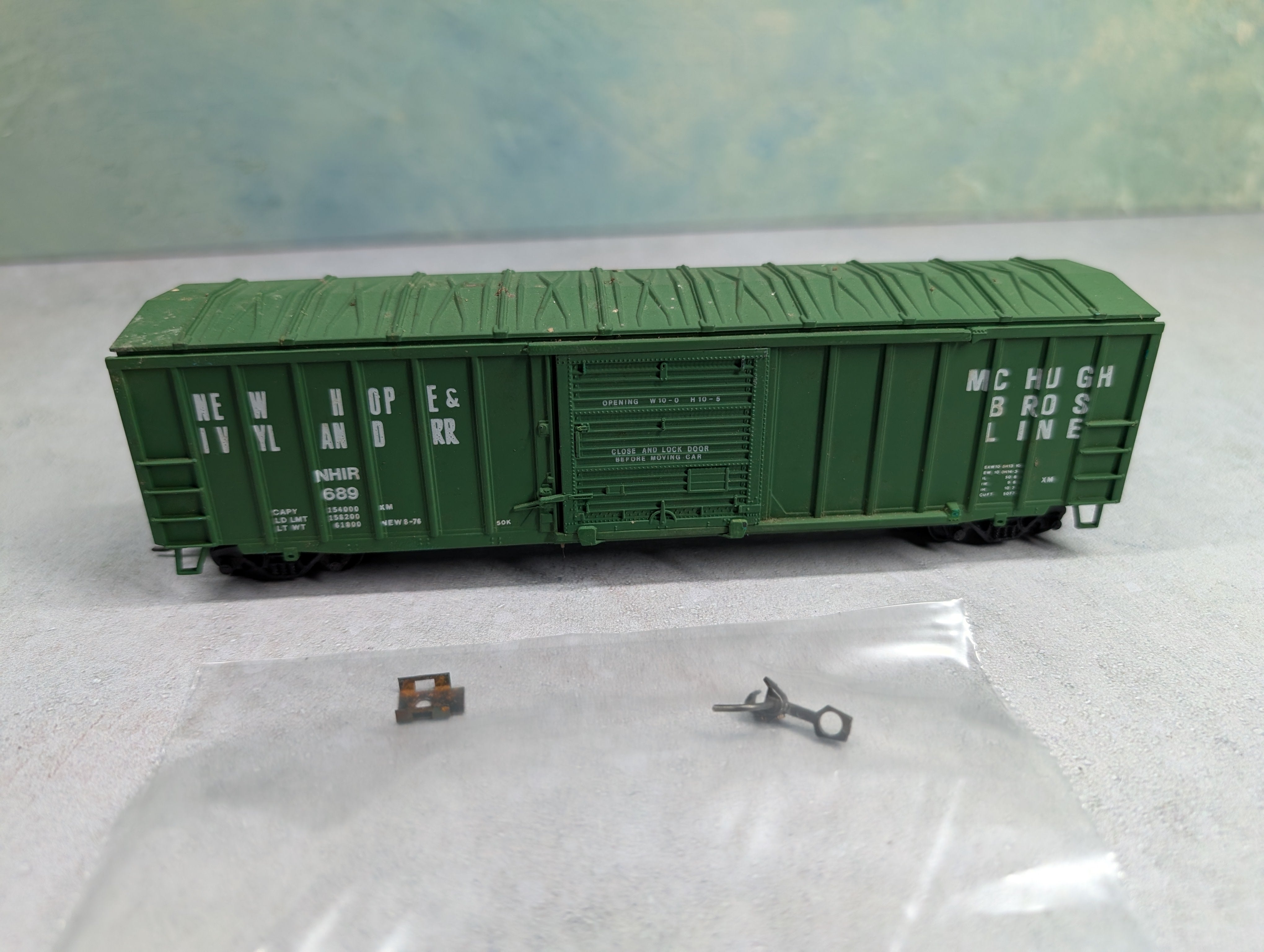 USED Athearn HO Scale 50' Box Car New Hope and Ivyland Railroad NHIR #689
