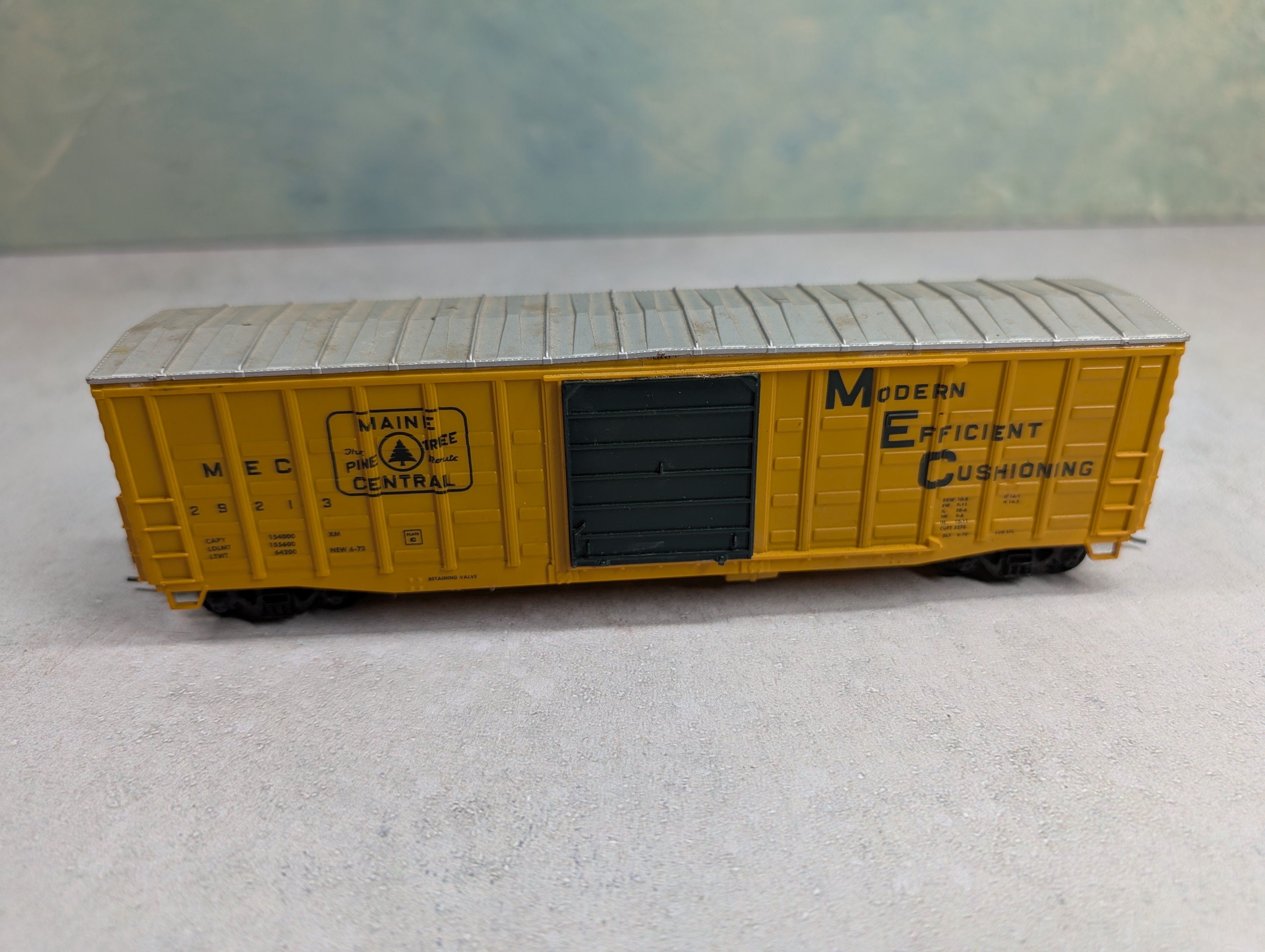 USED Walthers HO Scale 50' Waffle Side Box Car Maine Central MEC #29213