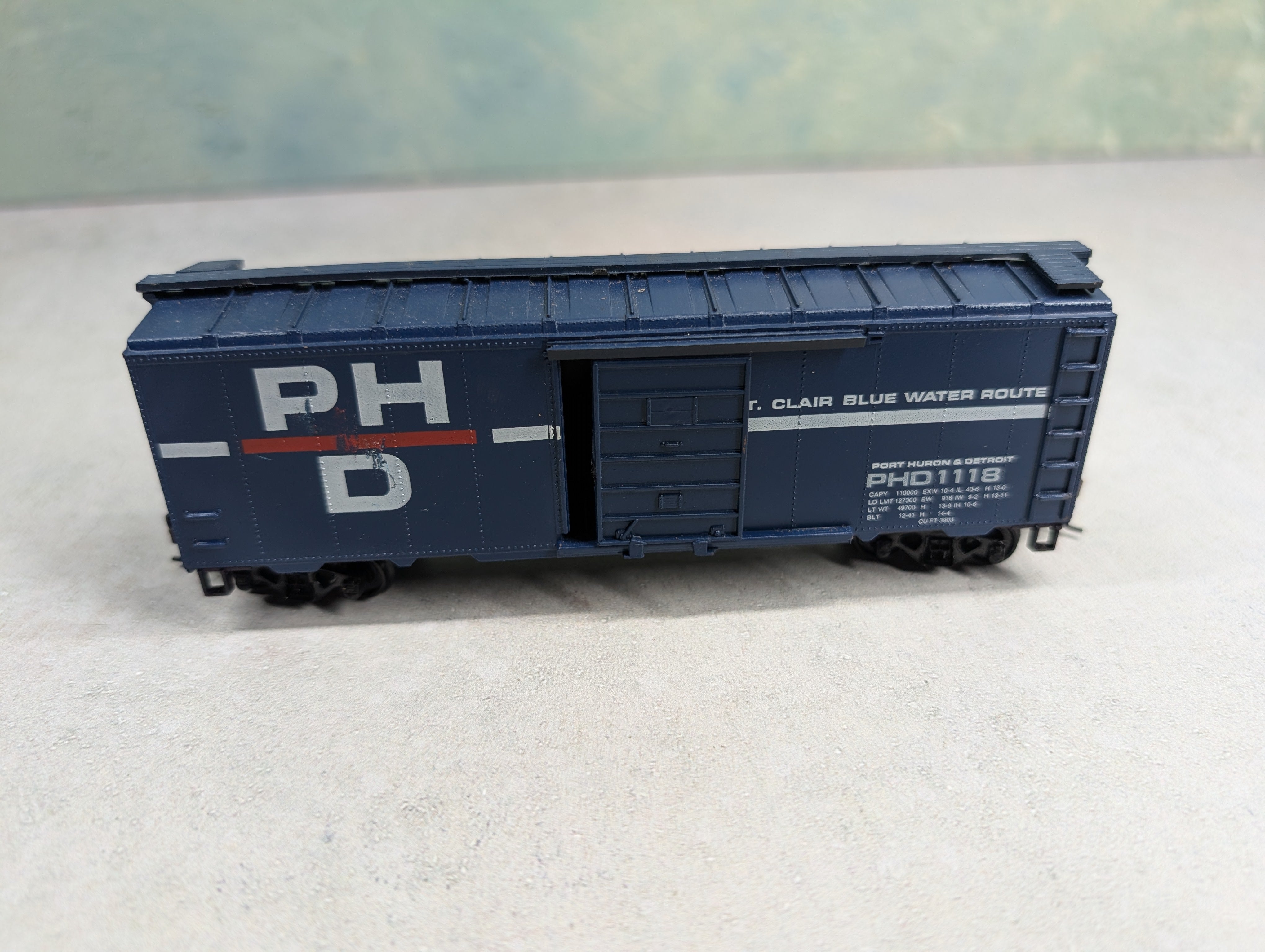 USED Roundhouse HO Scale 40' Box Car Port Huron & Detroit PHD #1118