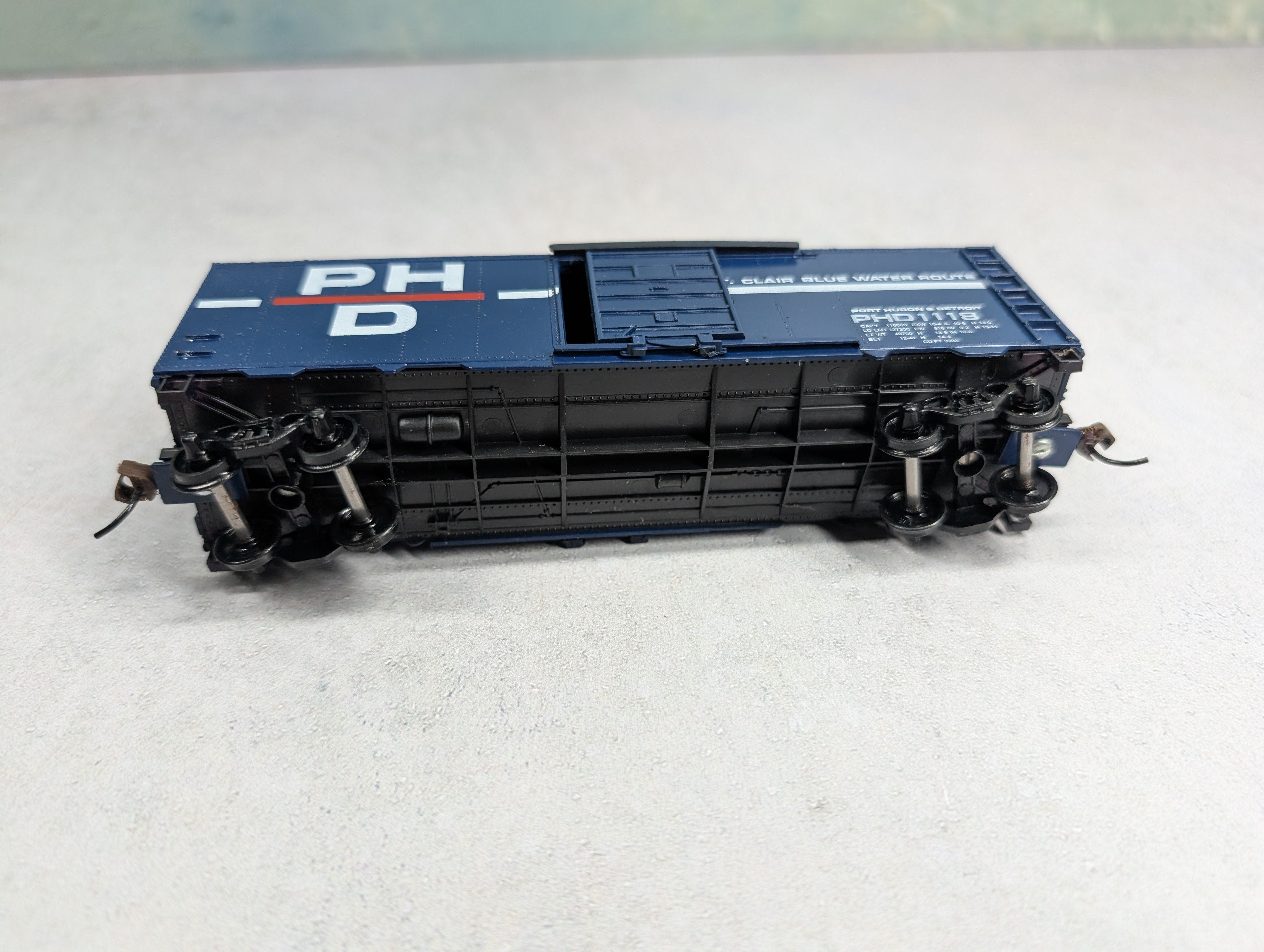 USED Roundhouse HO Scale 40' Box Car Port Huron & Detroit PHD #1118