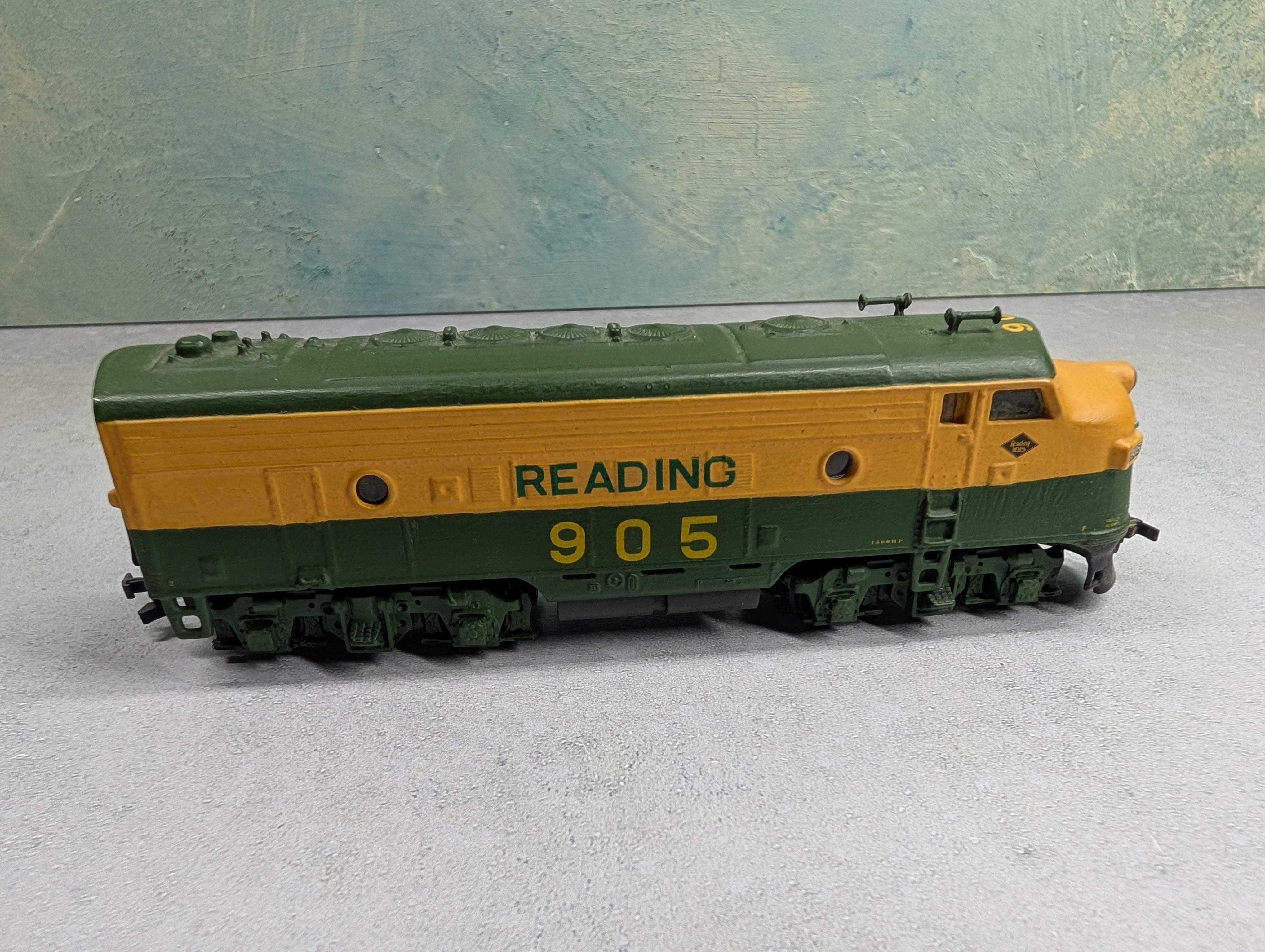 USED Tyco HO Scale FP7 Diesel Locomotive Reading #905 Custom Paint & Decal DC Runs