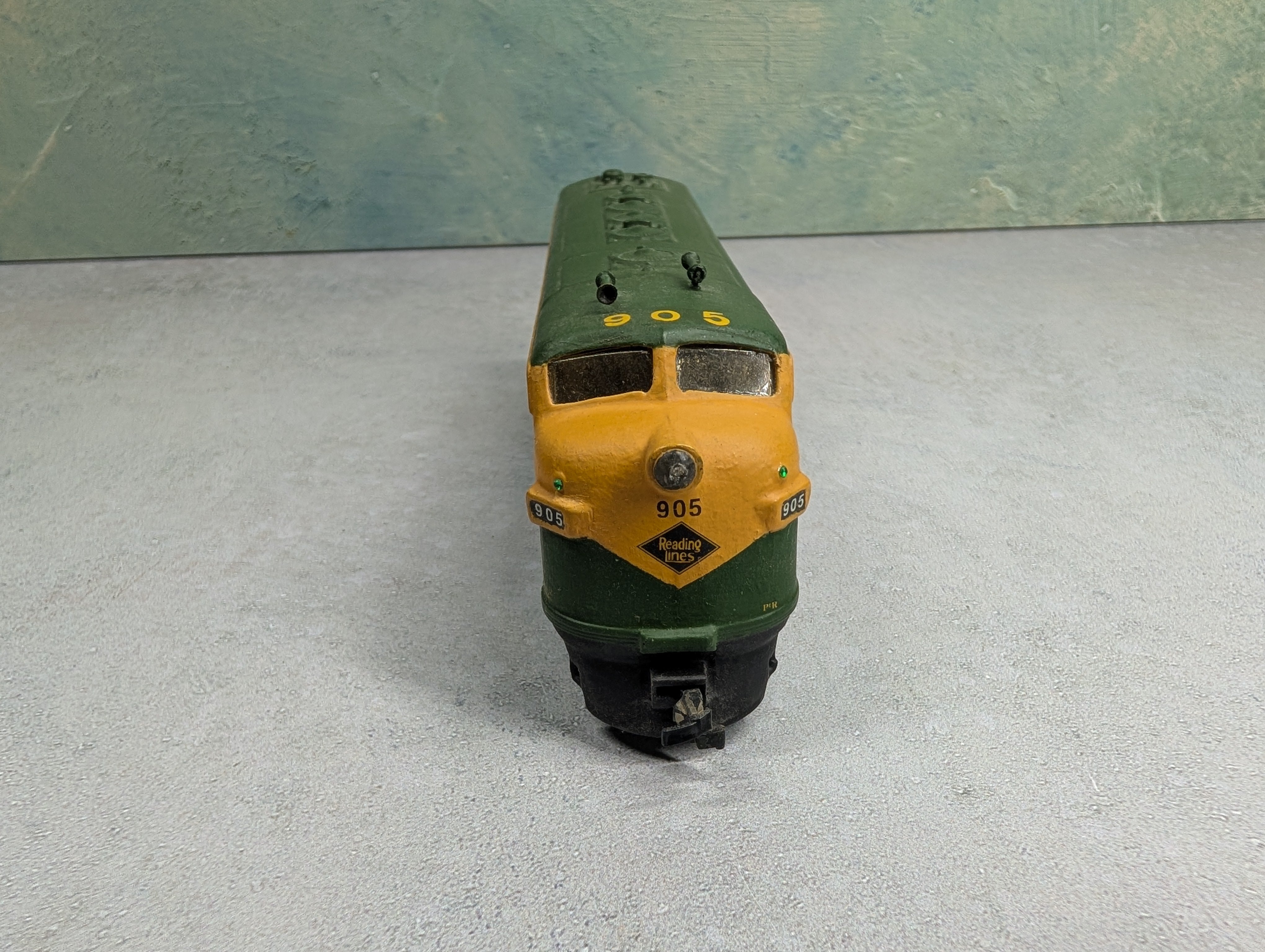 USED Tyco HO Scale FP7 Diesel Locomotive Reading #905 Custom Paint & Decal DC Runs