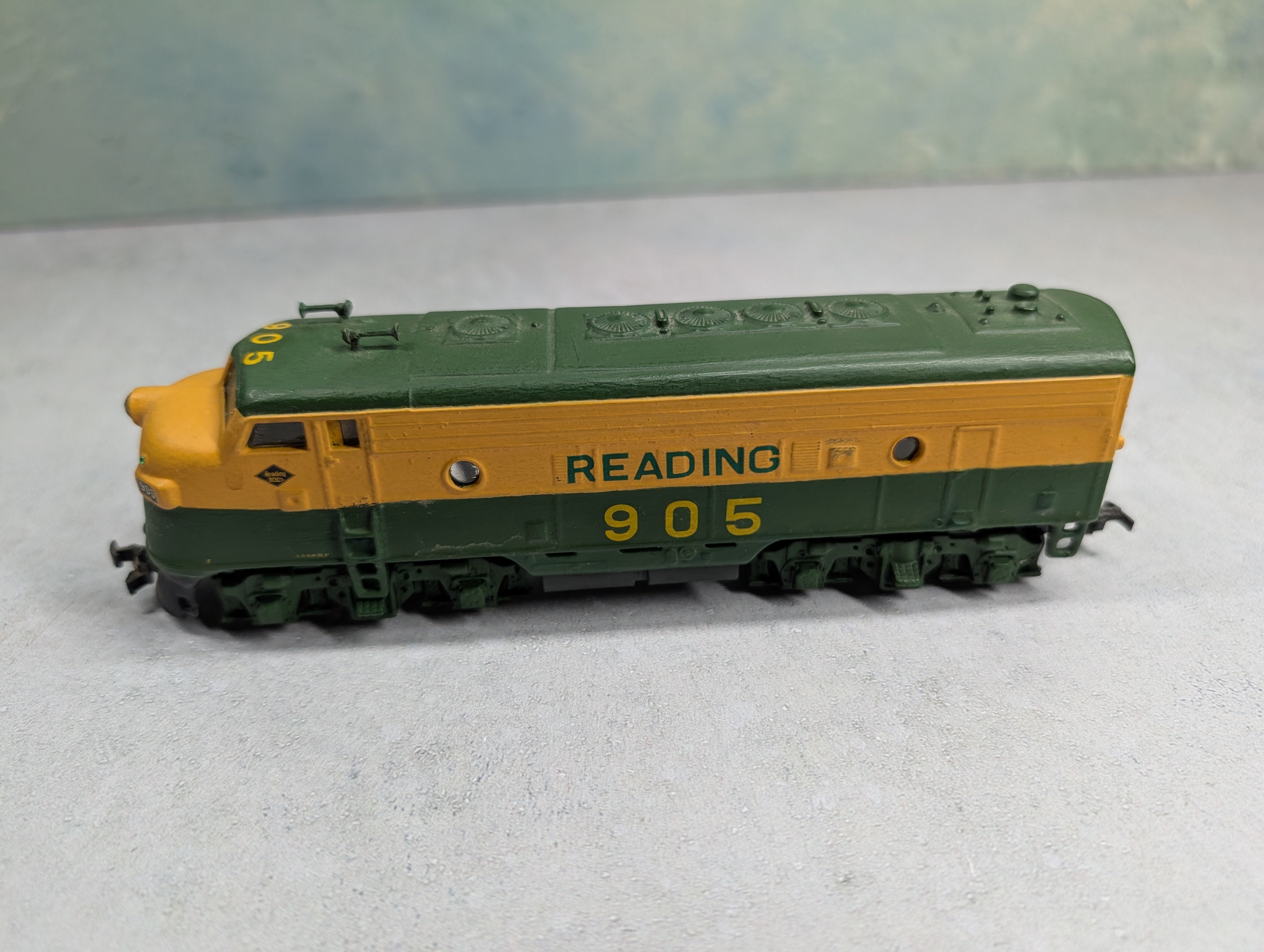 USED Tyco HO Scale FP7 Diesel Locomotive Reading #905 Custom Paint & Decal DC Runs