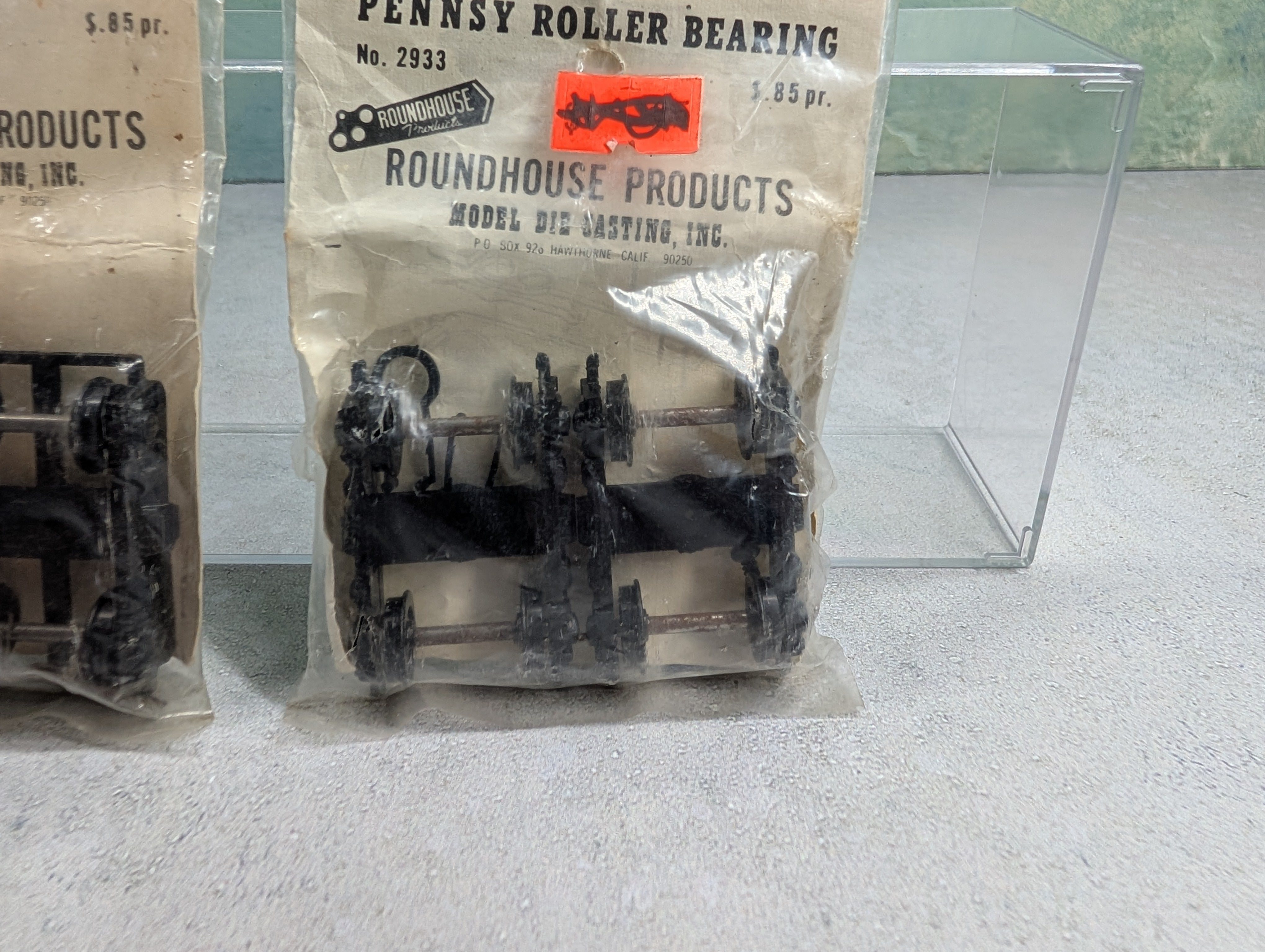Roundhouse 2933 HO Scale Penny Roller Bearing Passenger Trucks (2 Pairs pcs)