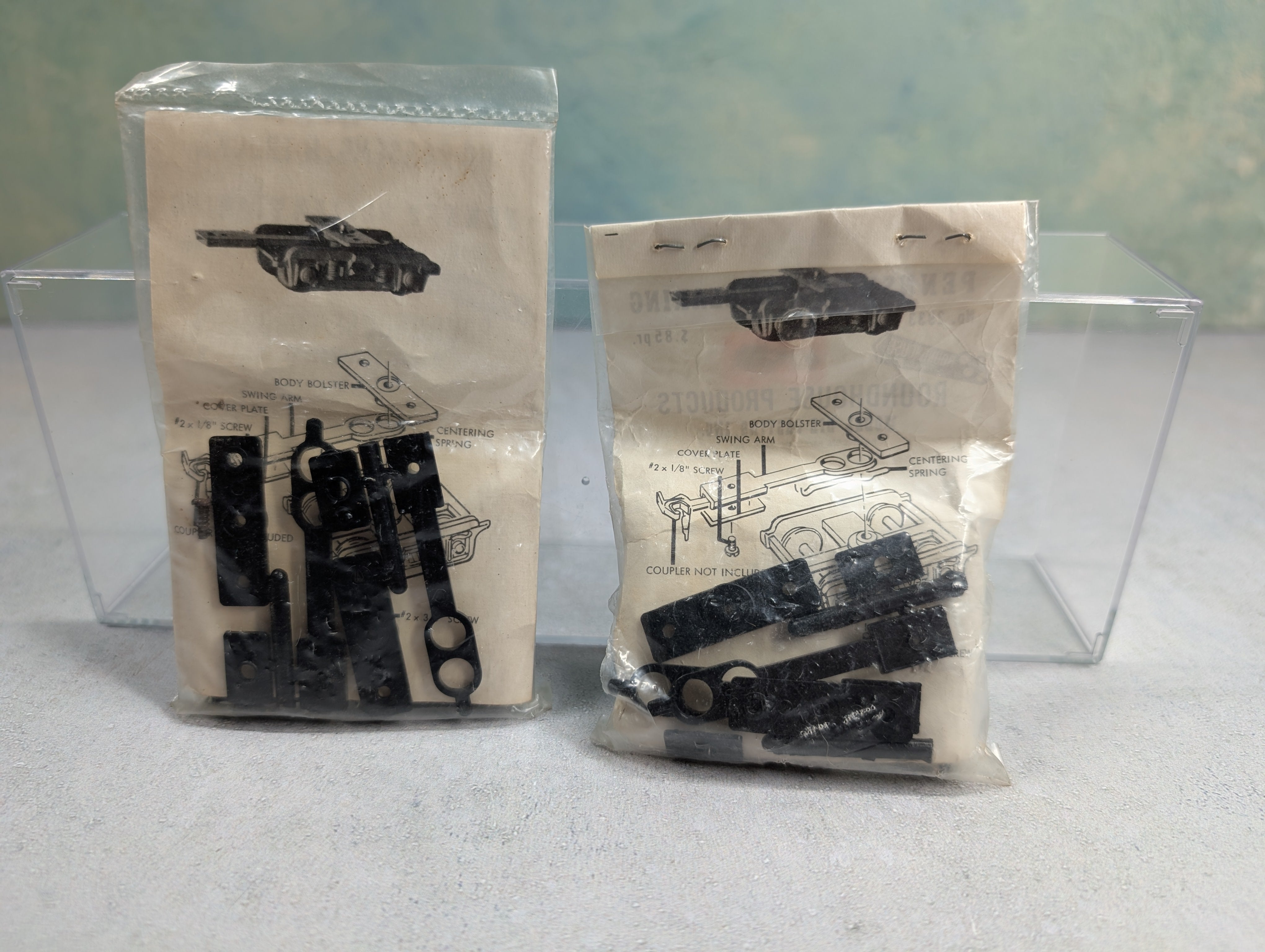 Roundhouse 2933 HO Scale Penny Roller Bearing Passenger Trucks (2 Pairs pcs)