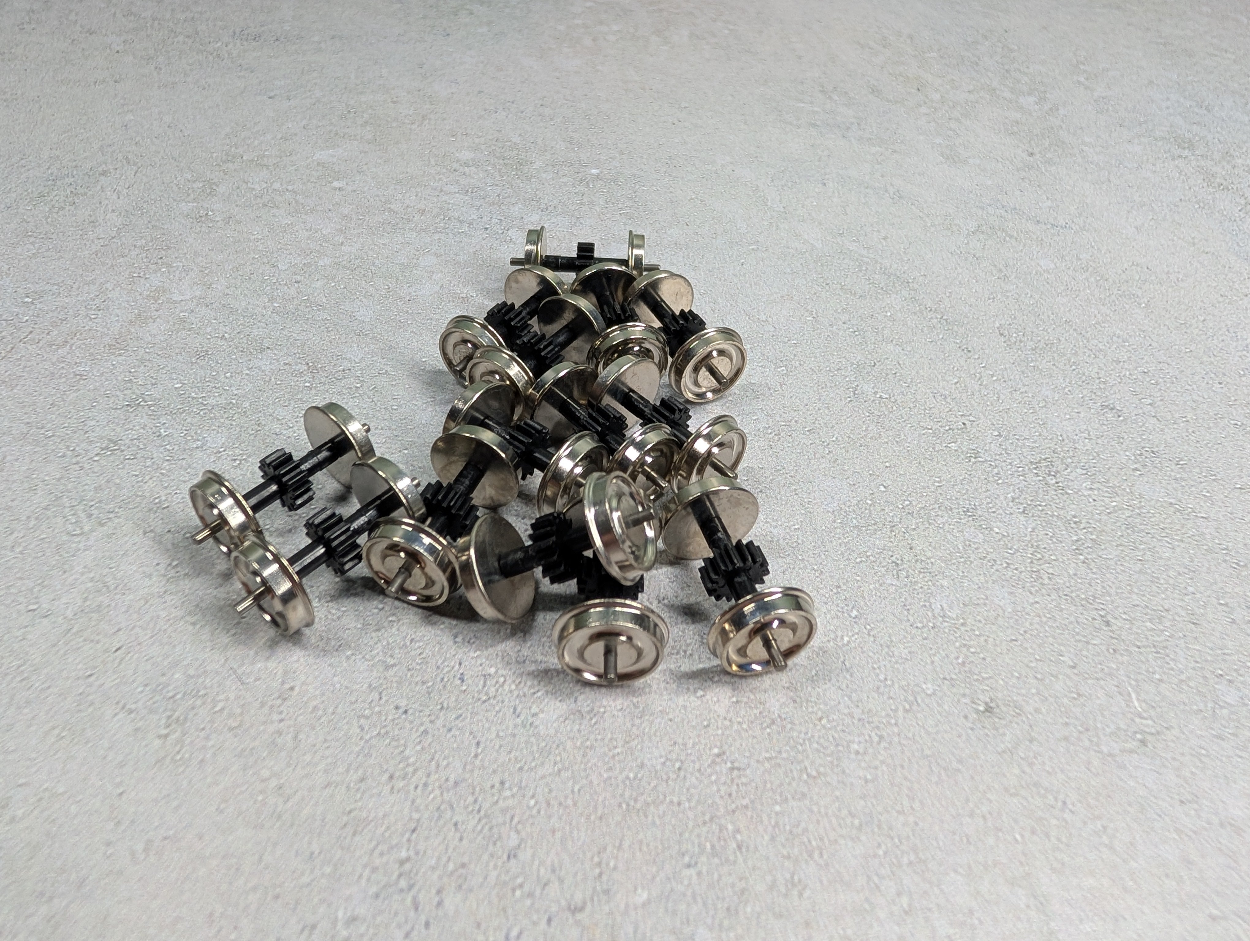 USED HO Scale Geared Wheels (14 pcs)