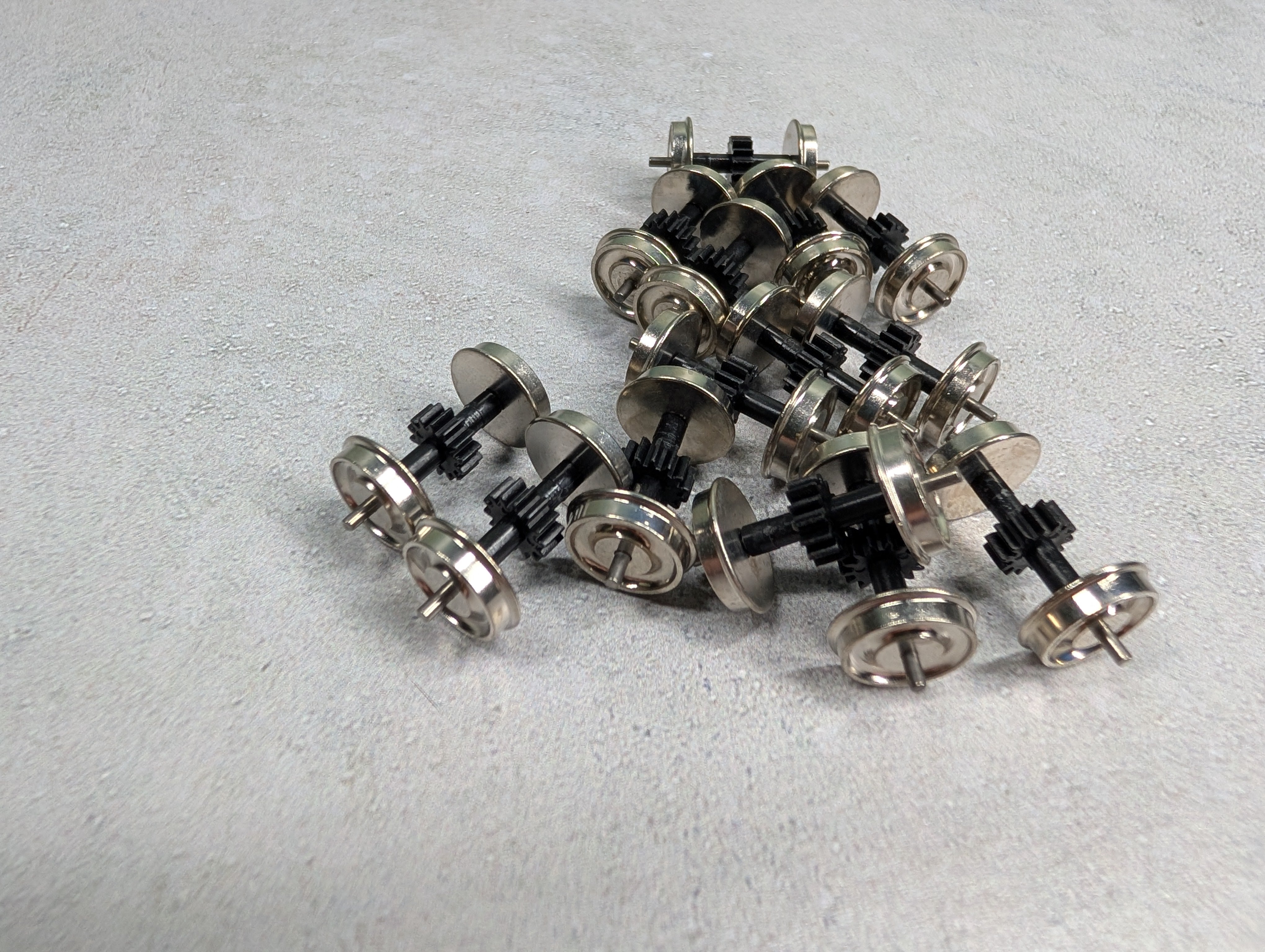 USED HO Scale Geared Wheels (14 pcs)