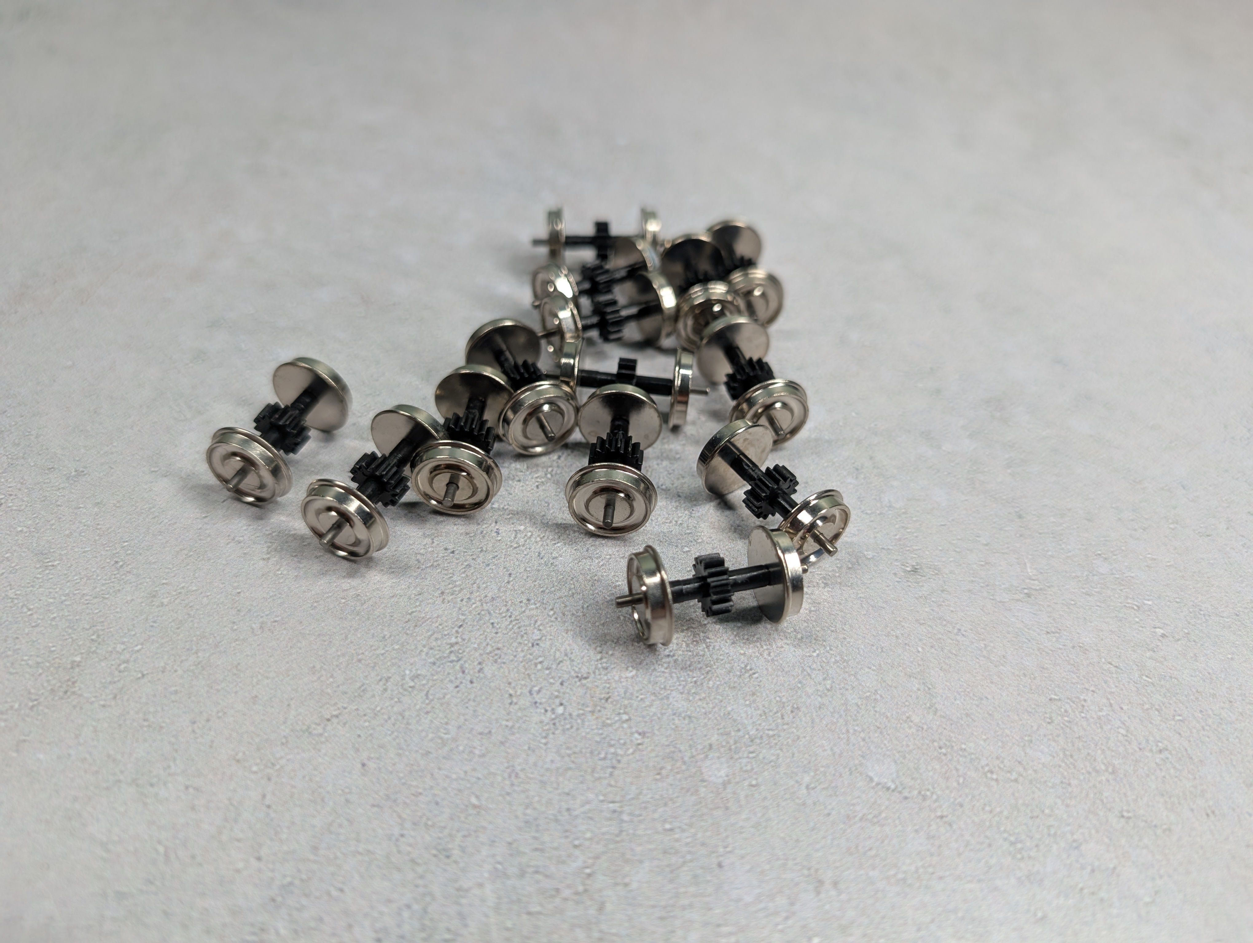 USED HO Scale Geared Wheels (14 pcs)
