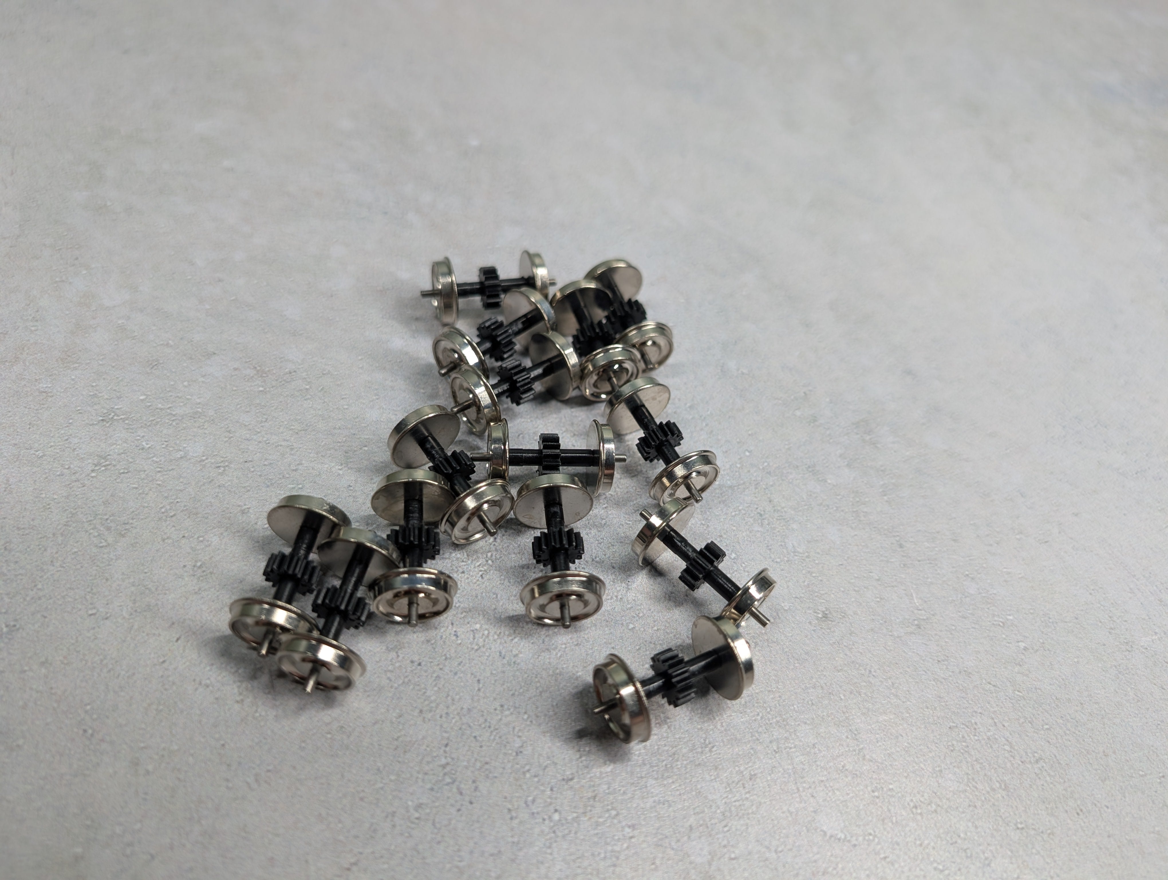 USED HO Scale Geared Wheels (14 pcs)