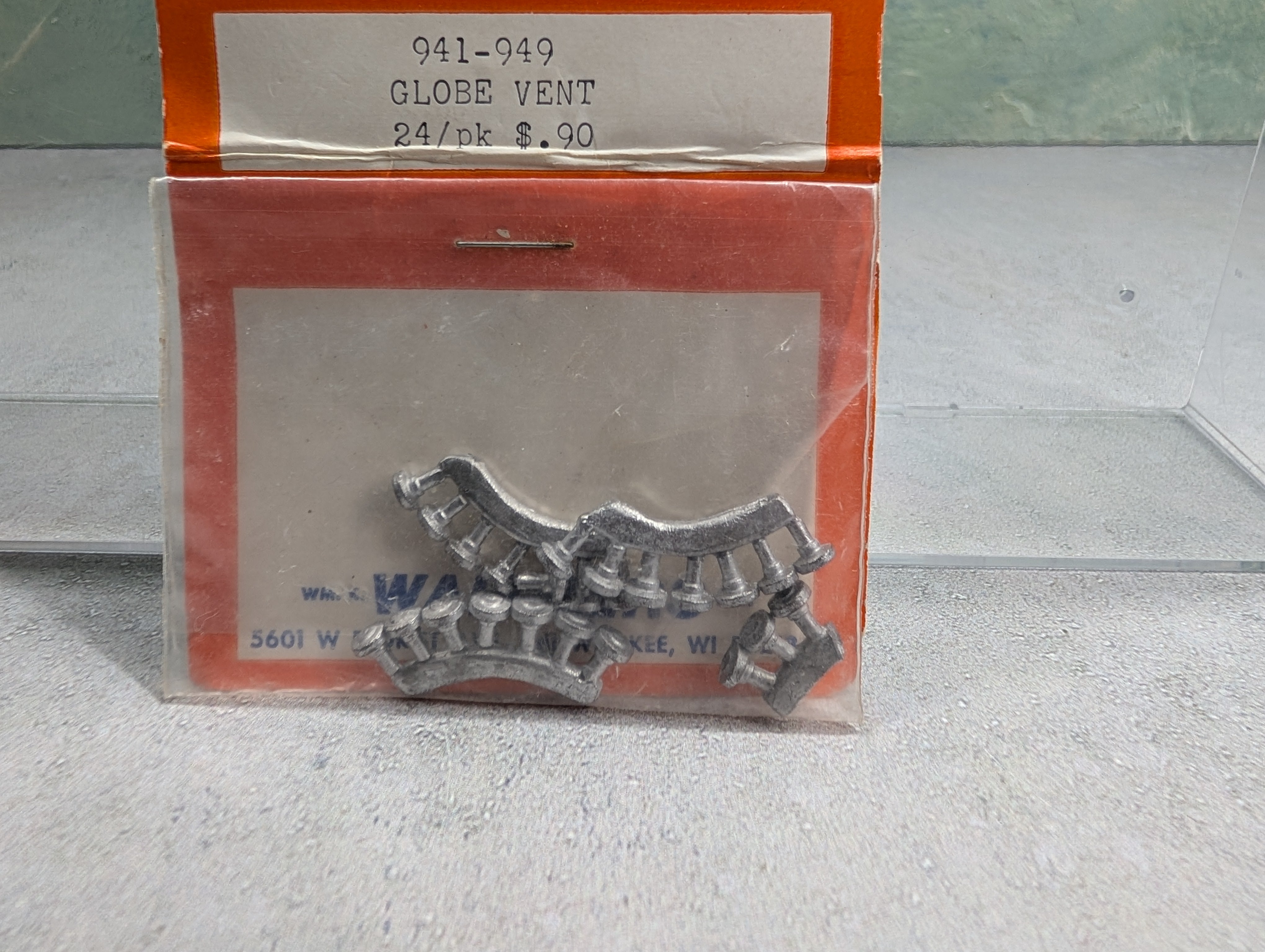 Walthers 941-949 HO Scale Globe Vent, Detail Parts (24 pcs)