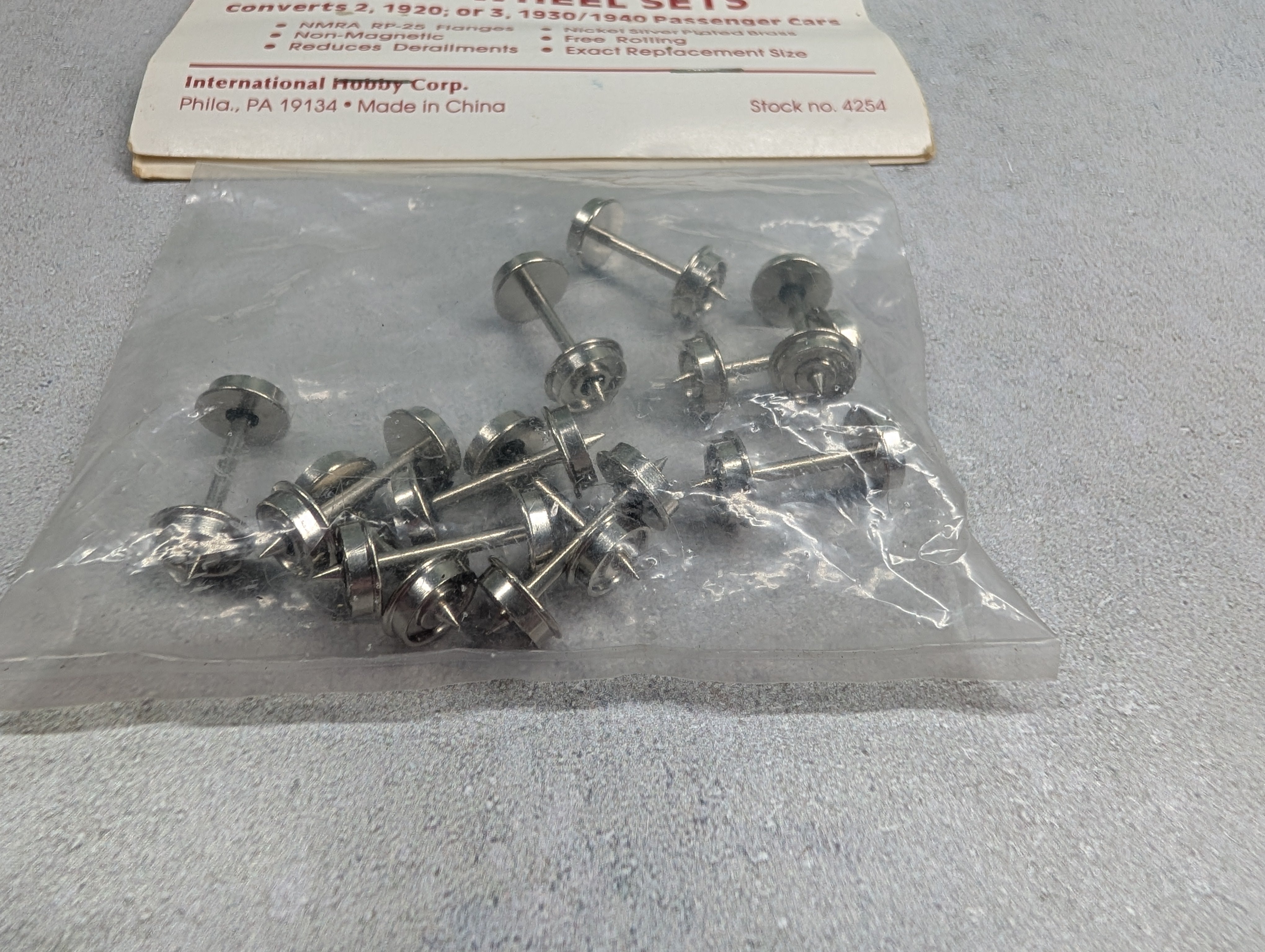IHC 4254 HO Scale 31" Wheel Sets 1920, 1930/1940 Passenger Cars (12 pcs)