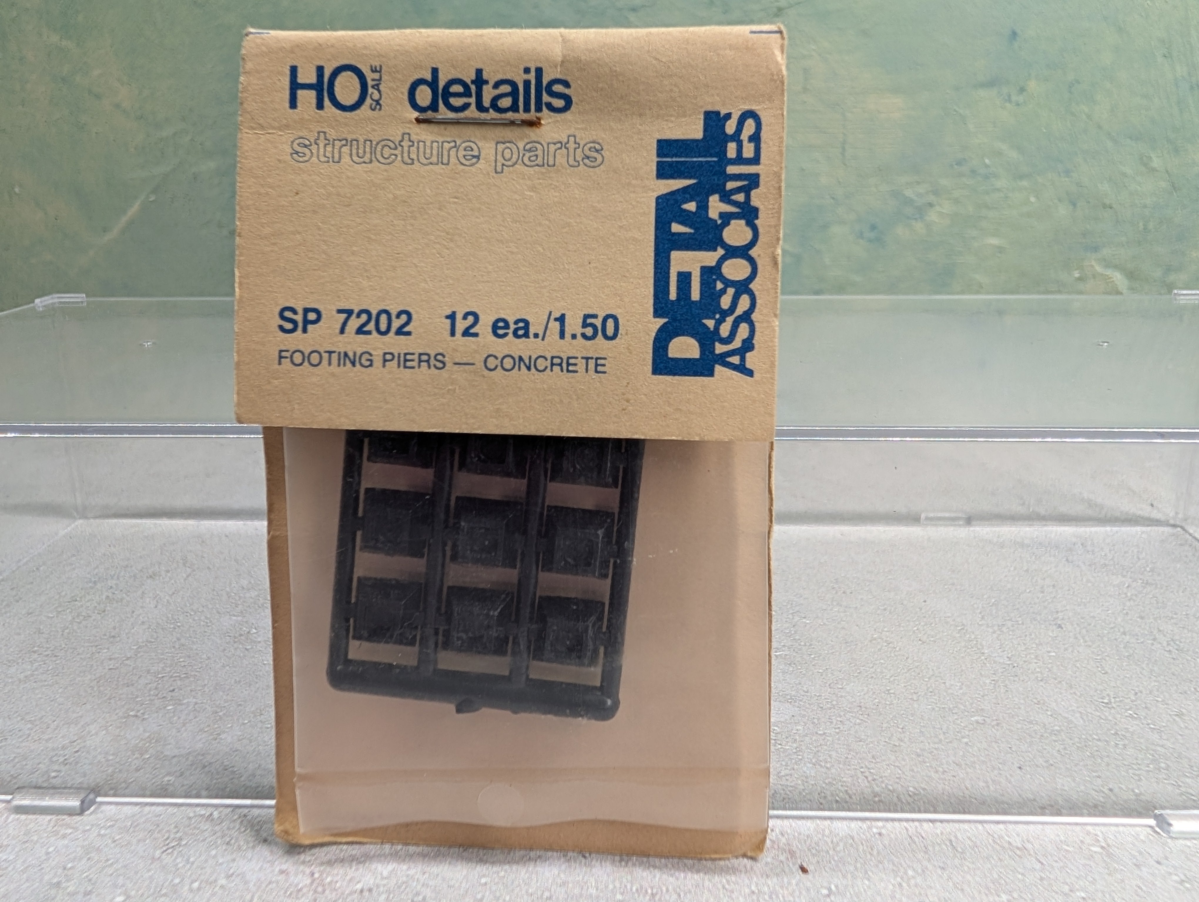 Details Associates 7202 HO Scale Concrete Footing Piers (12 pcs)