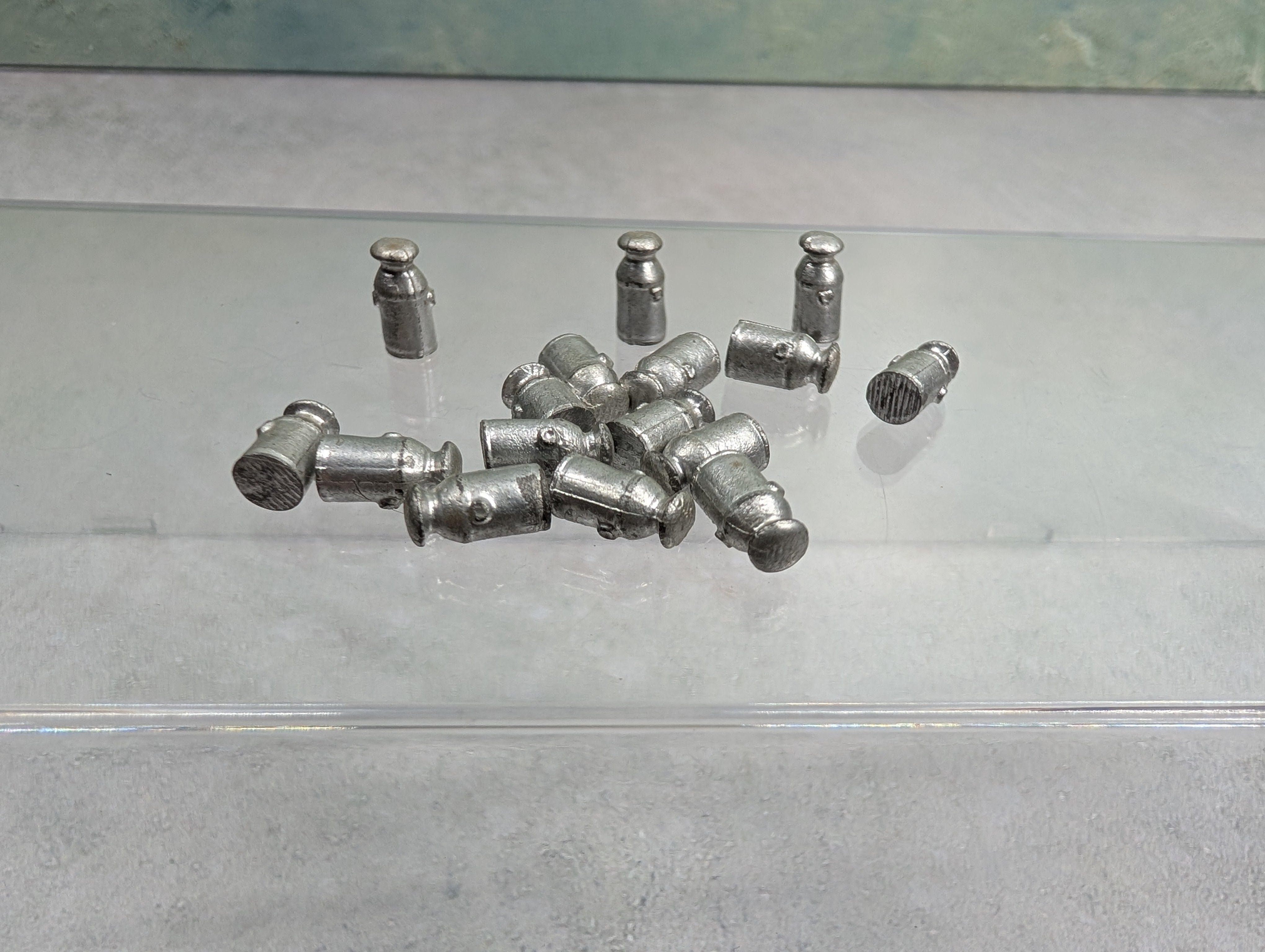USED HO Scale Large Milk Cans (16 pcs)