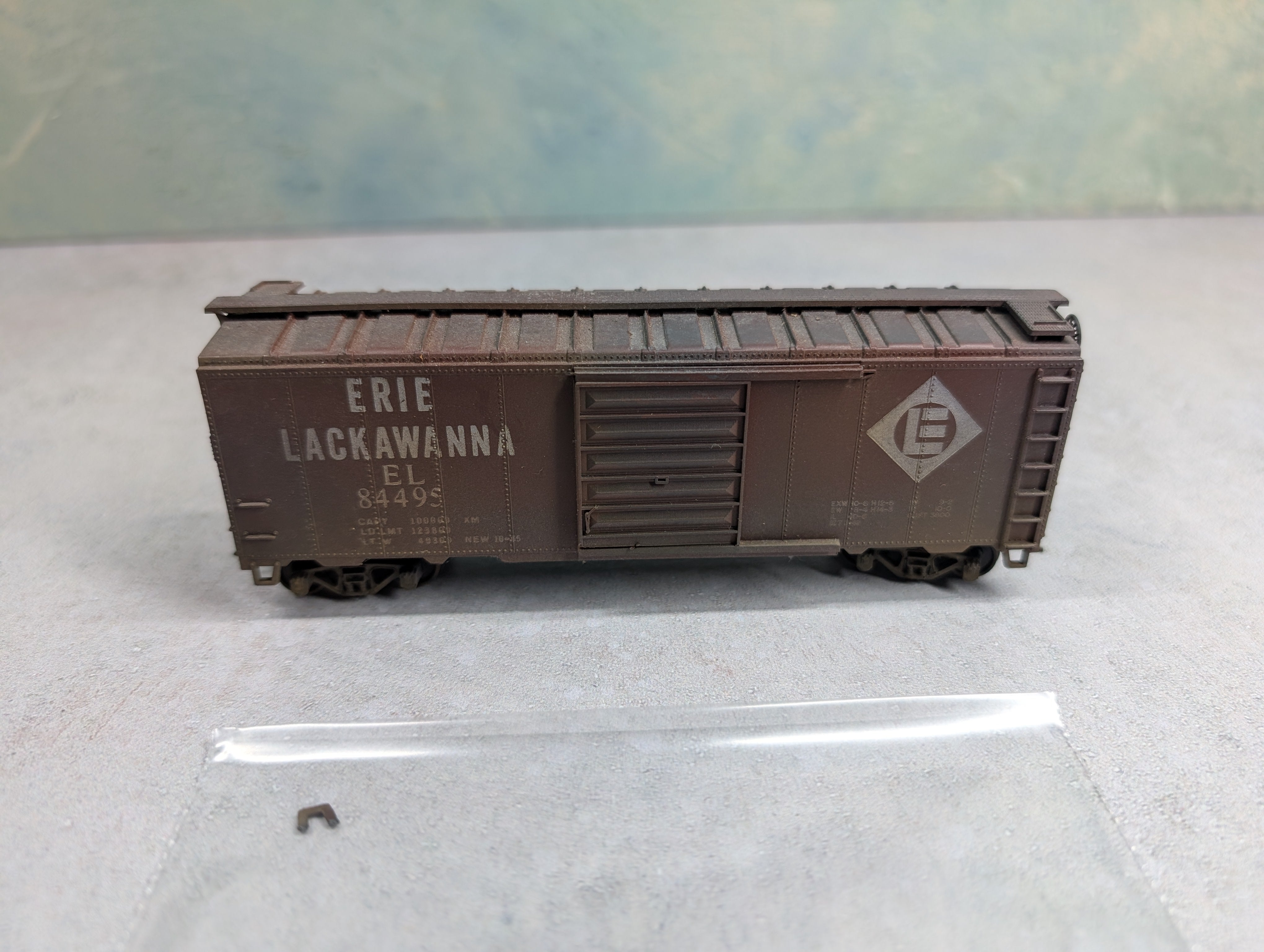 USED Athearn HO Scale 40' Box Car Erie Lackawanna EL #84495 Weathered