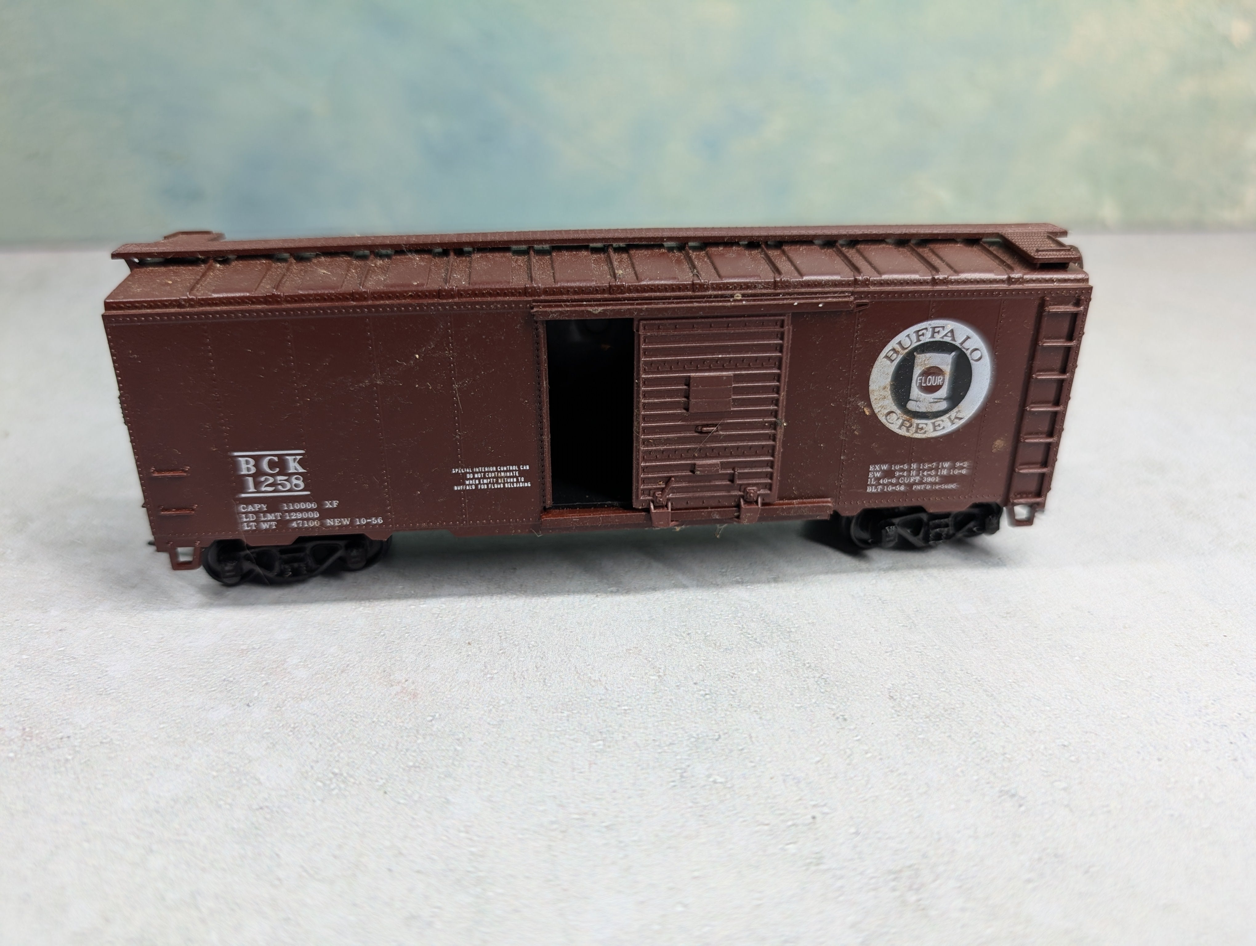 USED Athearn HO Scale 40' Box Car Buffalo Creek BCK #1258