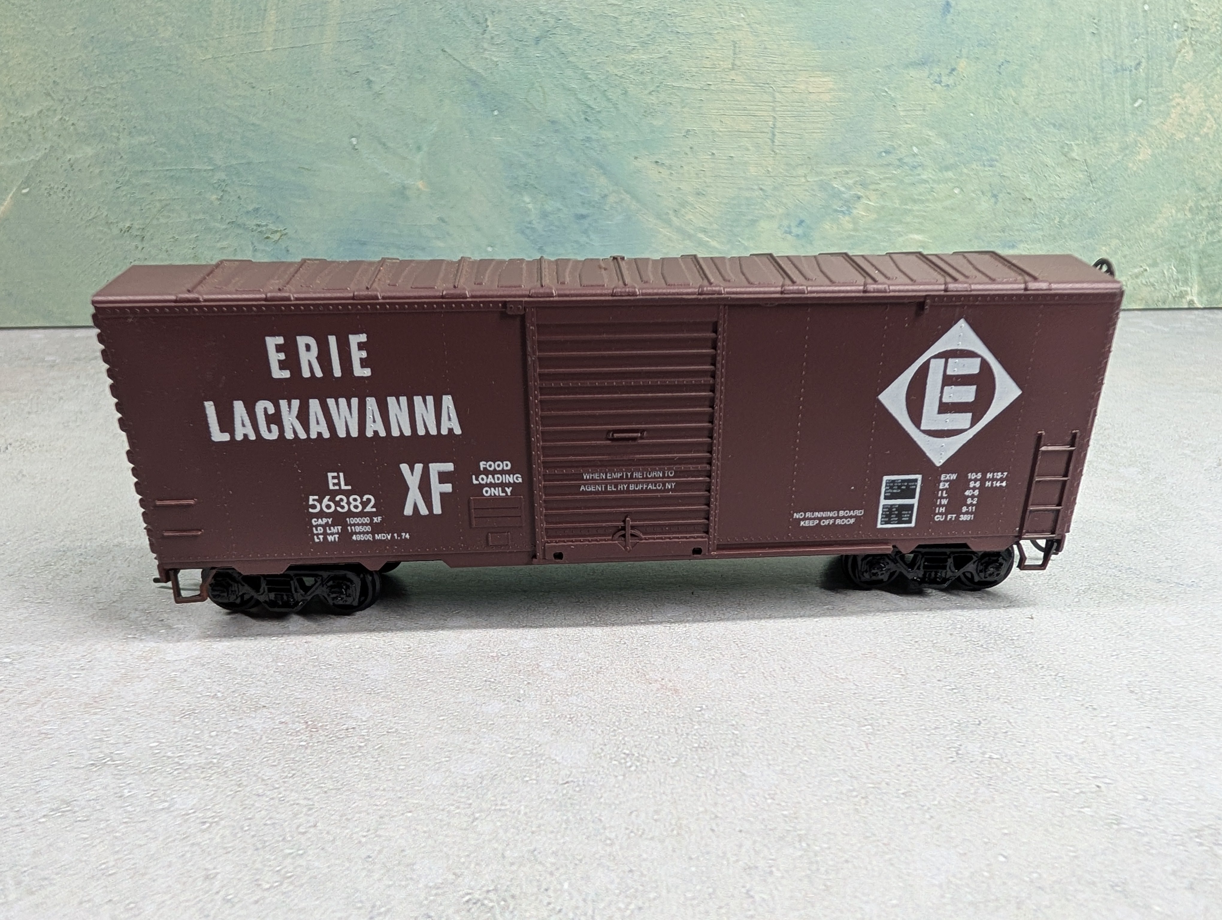 USED Roundhouse HO Scale 40' Box Car Erie Lackawanna EL #56382