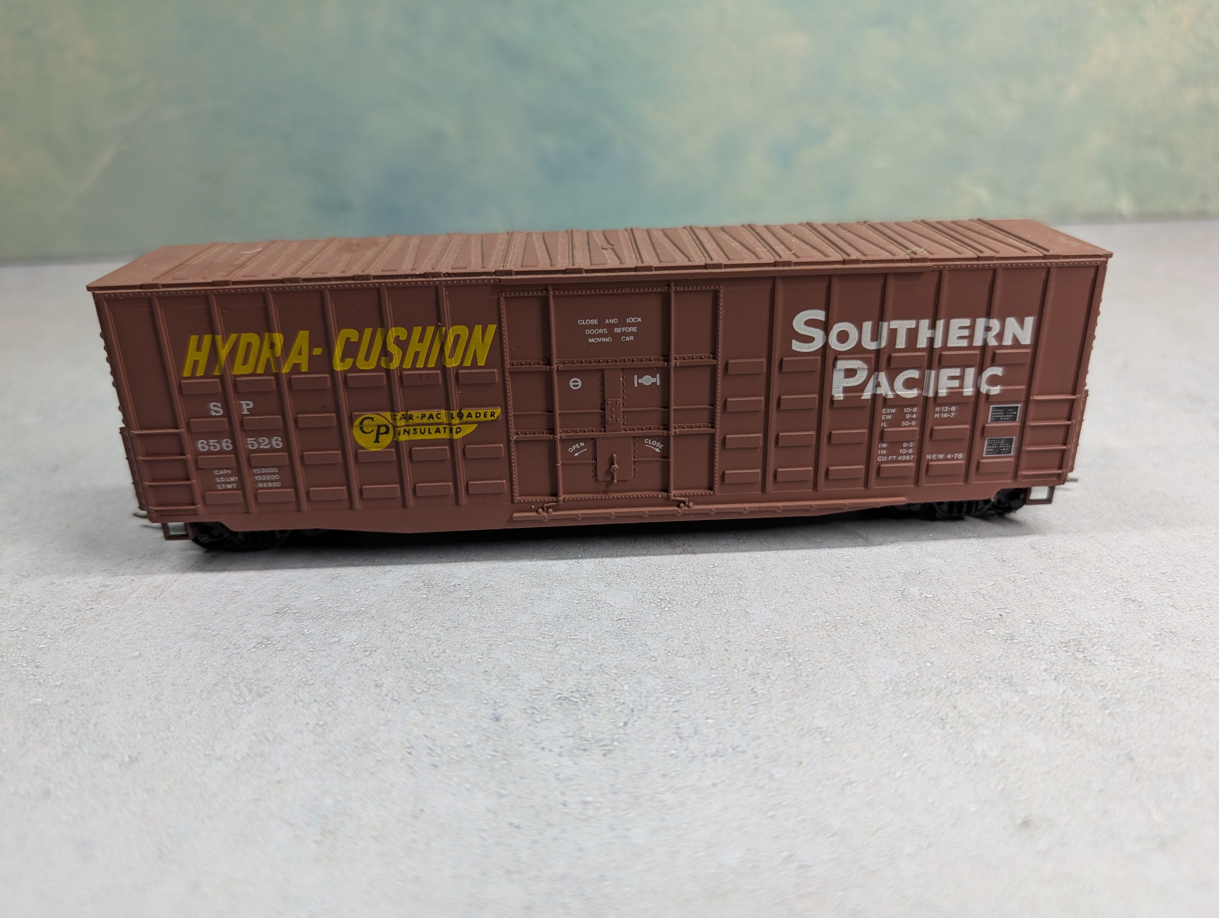 USED Roundhouse HO Scale 50' Waffle Box Car Southern Pacific SP #656526