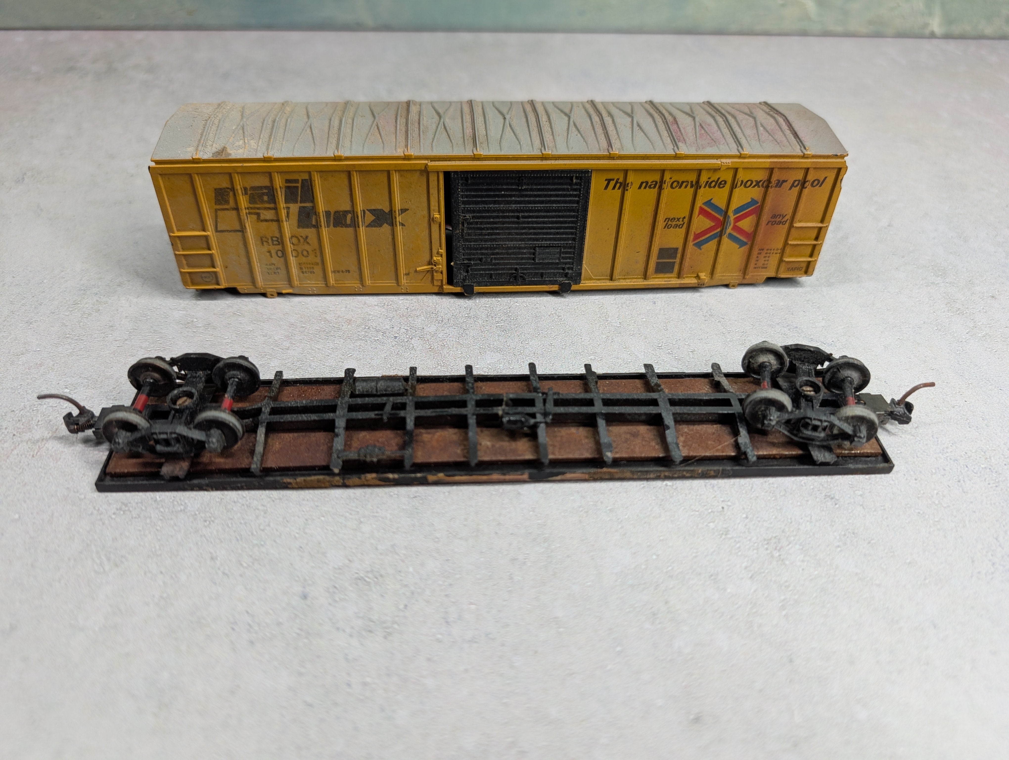 USED Athearn HO Scale 50' Box Car Railbox RBOX #10001 Weathered