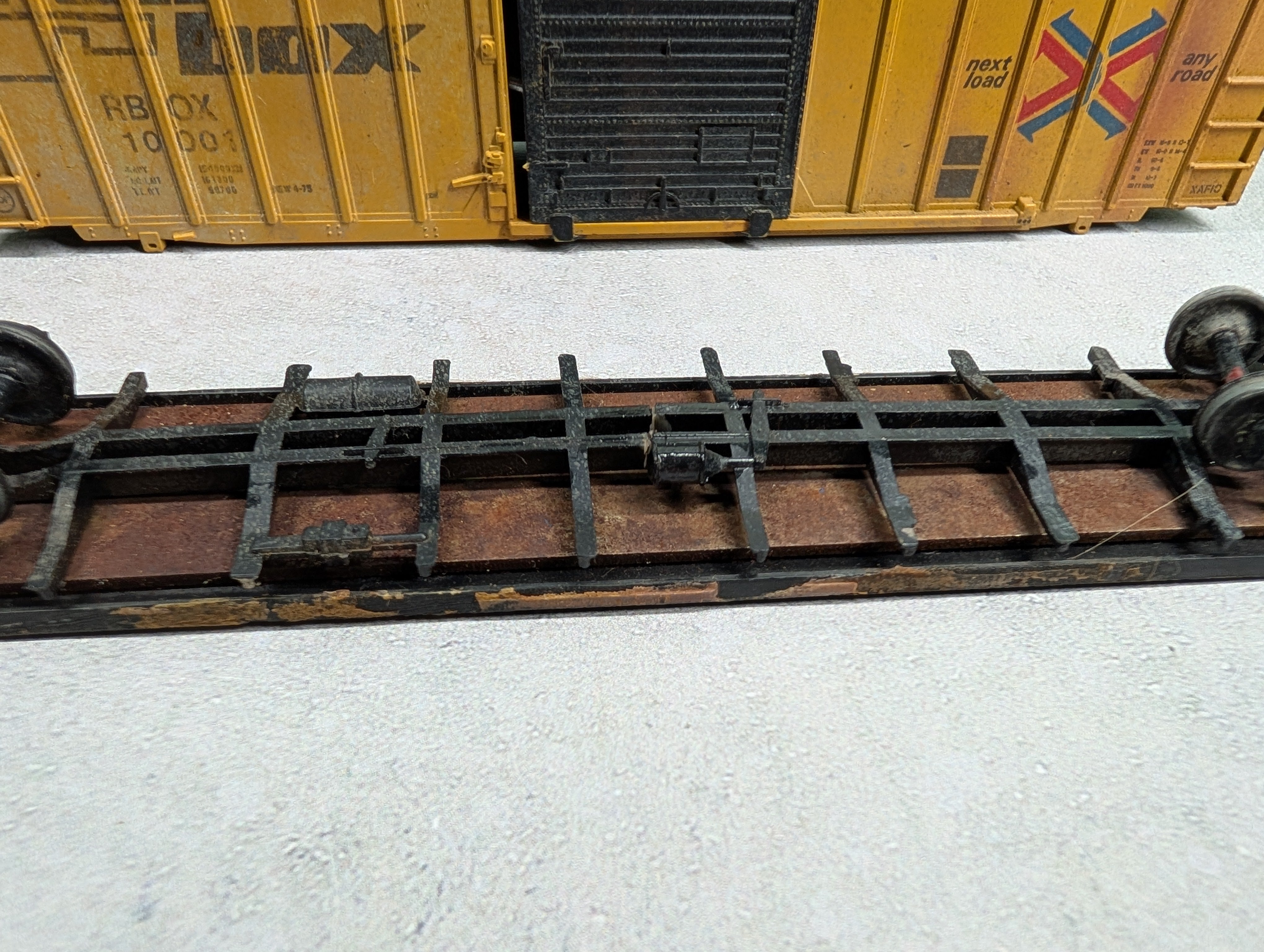 USED Athearn HO Scale 50' Box Car Railbox RBOX #10001 Weathered