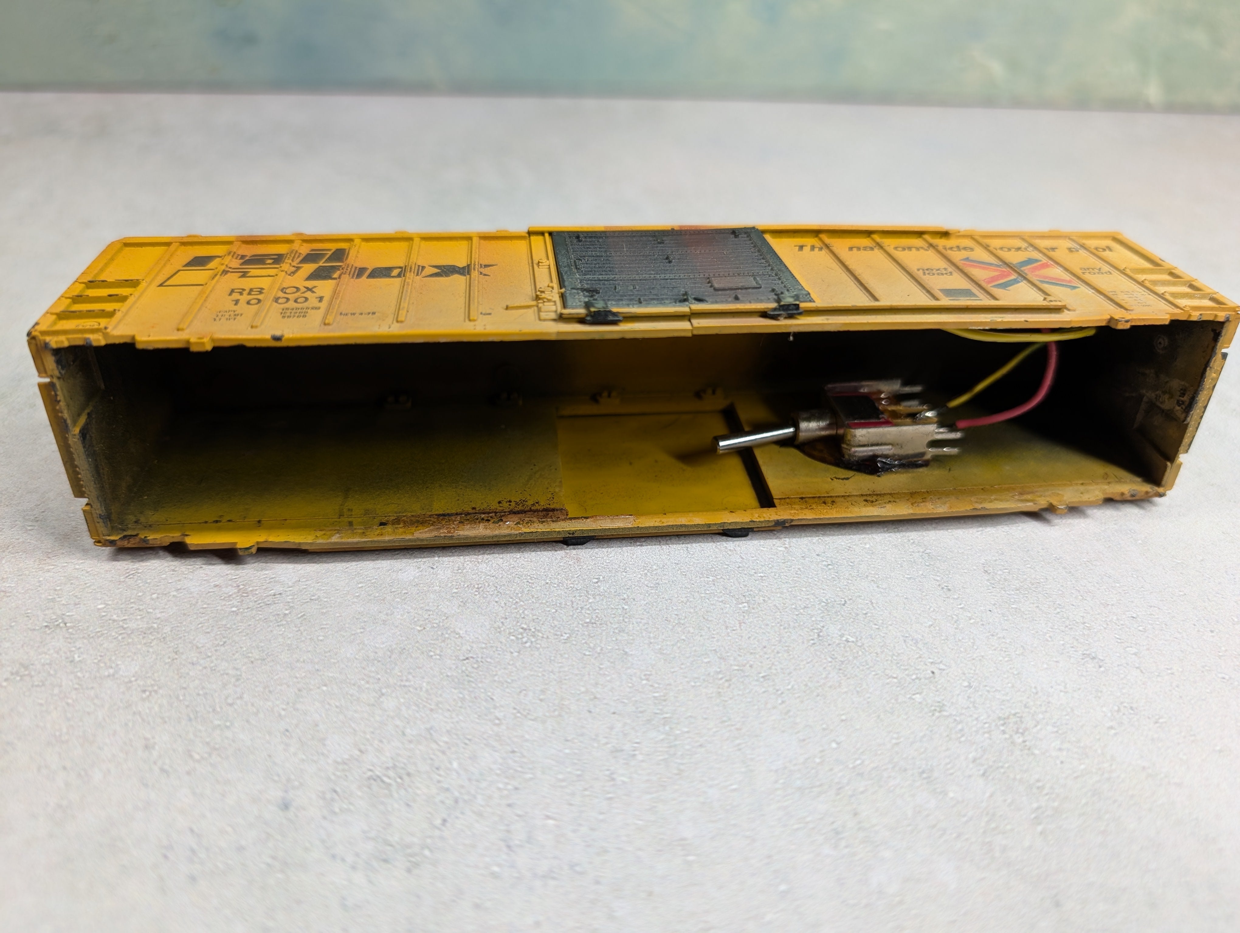 USED Athearn HO Scale 50' Box Car Railbox RBOX #10001 Weathered
