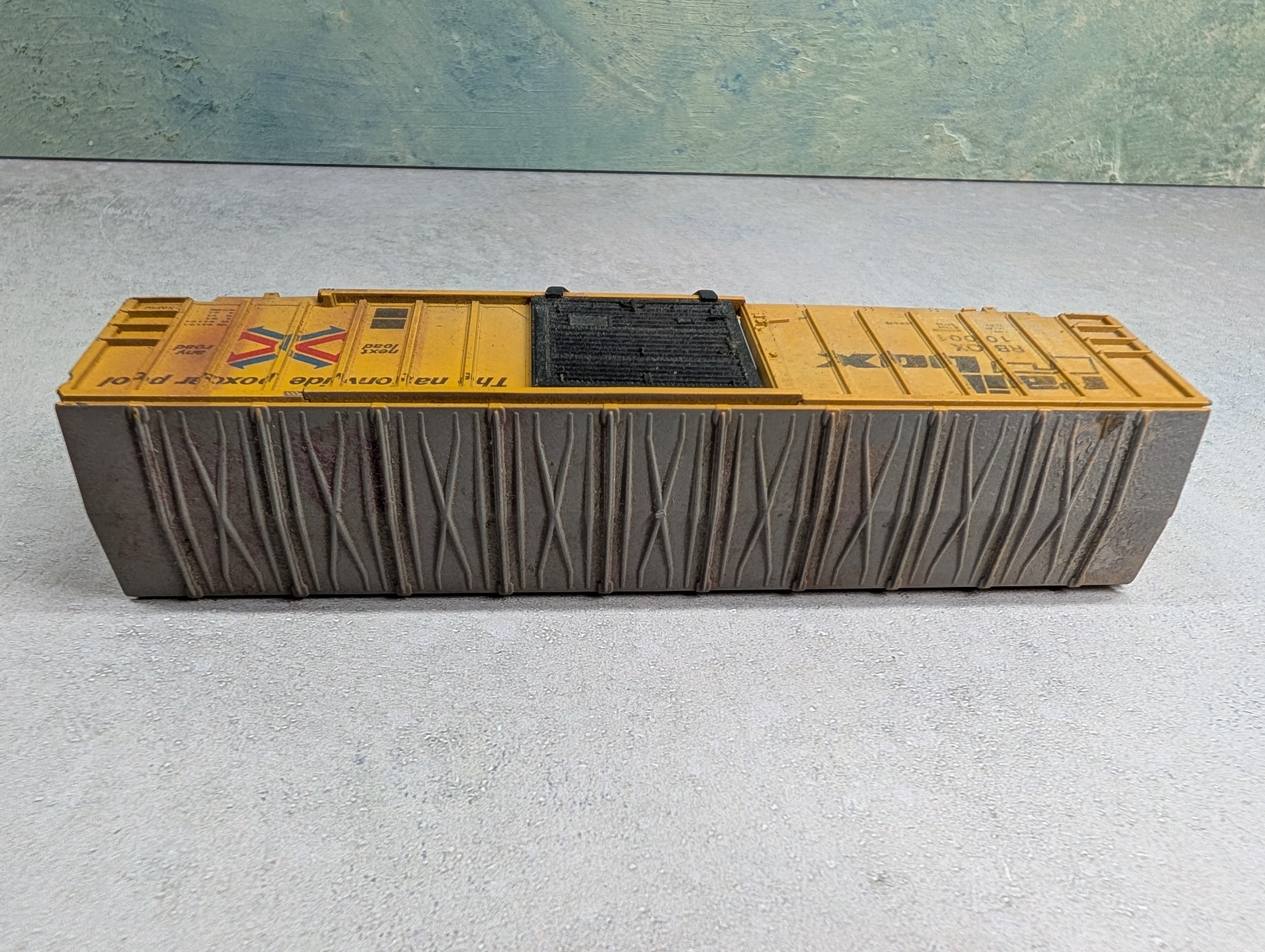 USED Athearn HO Scale 50' Box Car Railbox RBOX #10001 Weathered