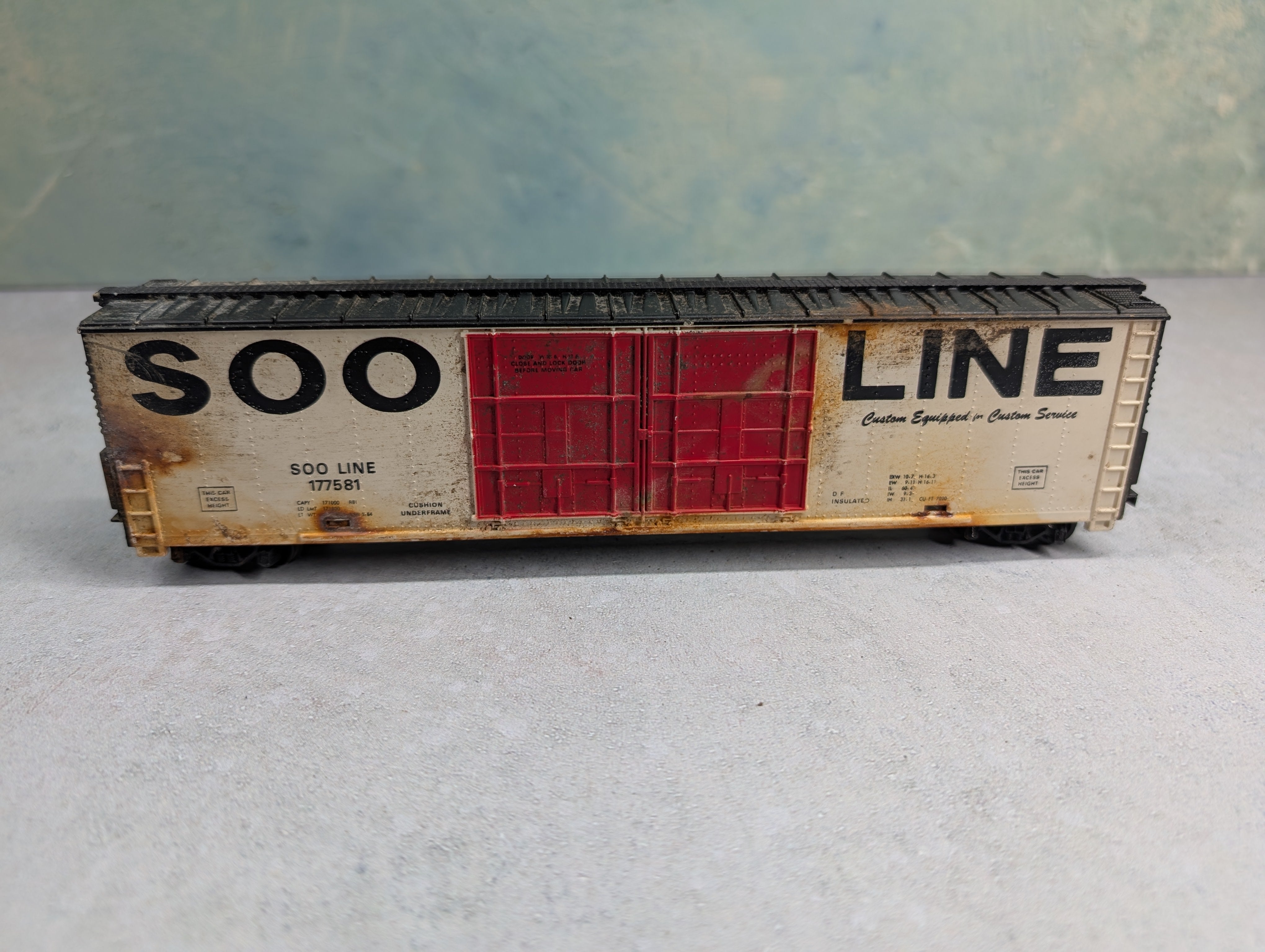 USED Tyco HO Scale 60' Hi-Cube Box Car Soo Line #177581 Weathered