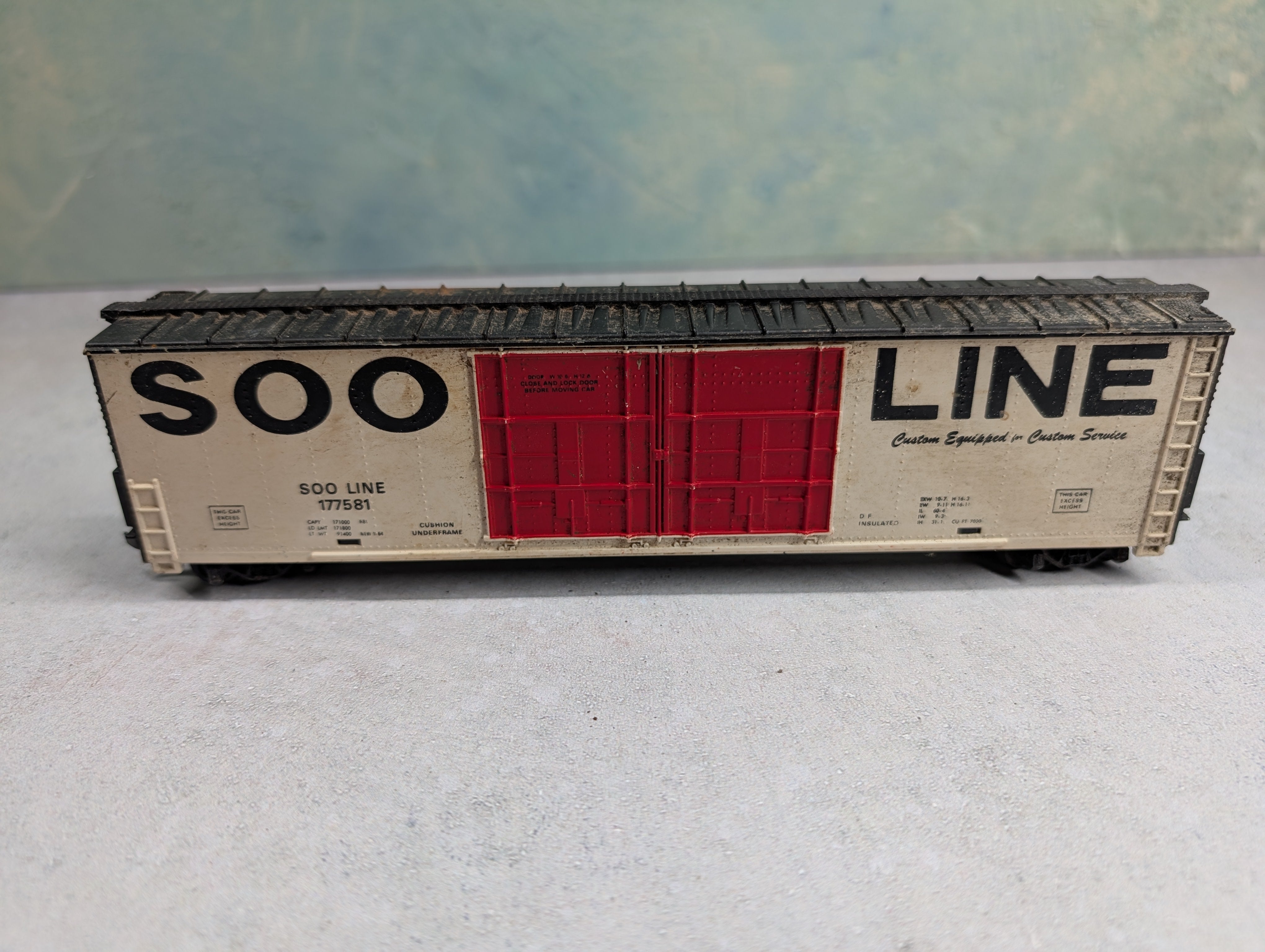 USED Tyco HO Scale 60' Hi-Cube Box Car Soo Line #177581 Weathered