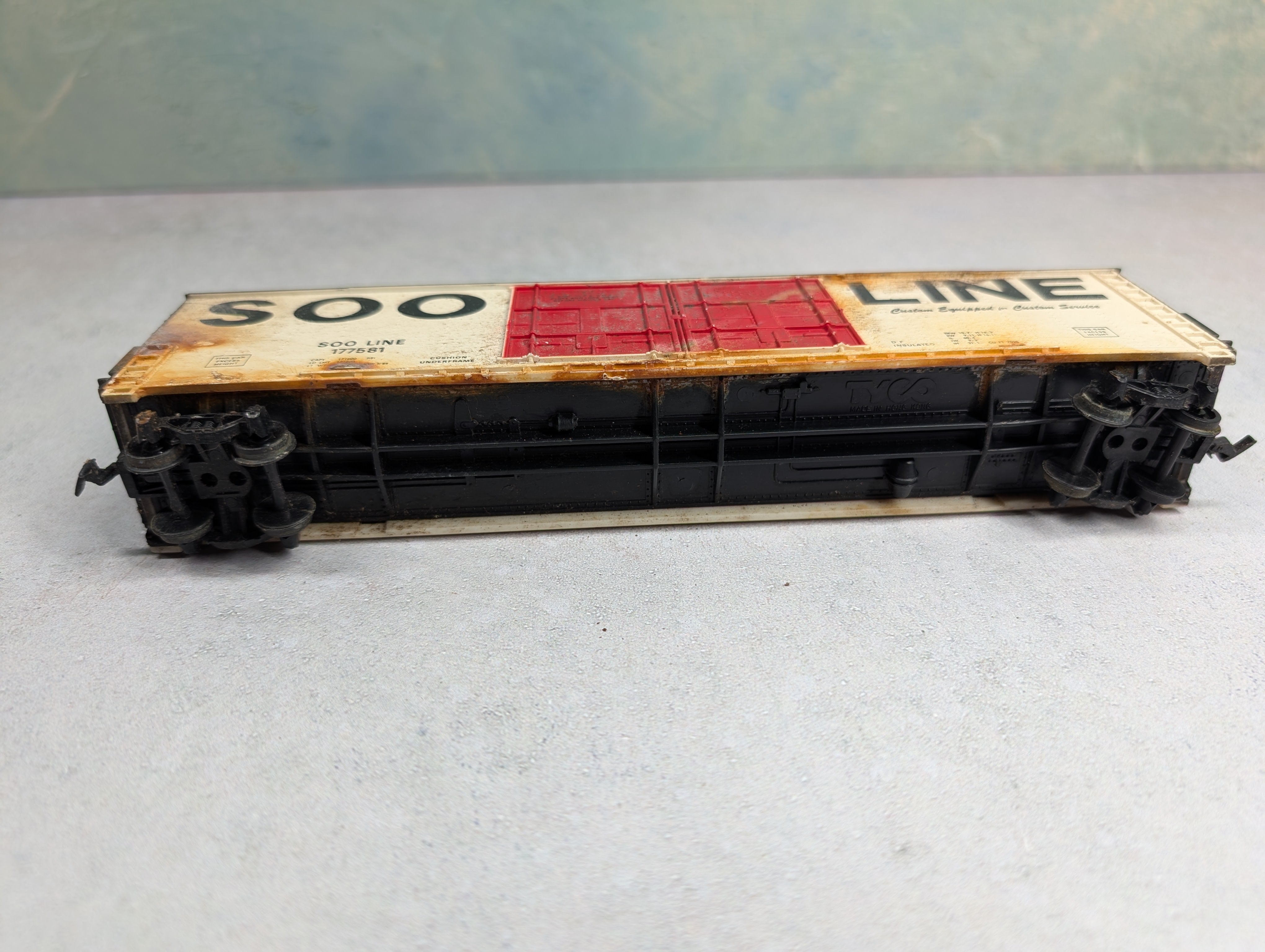 USED Tyco HO Scale 60' Hi-Cube Box Car Soo Line #177581 Weathered