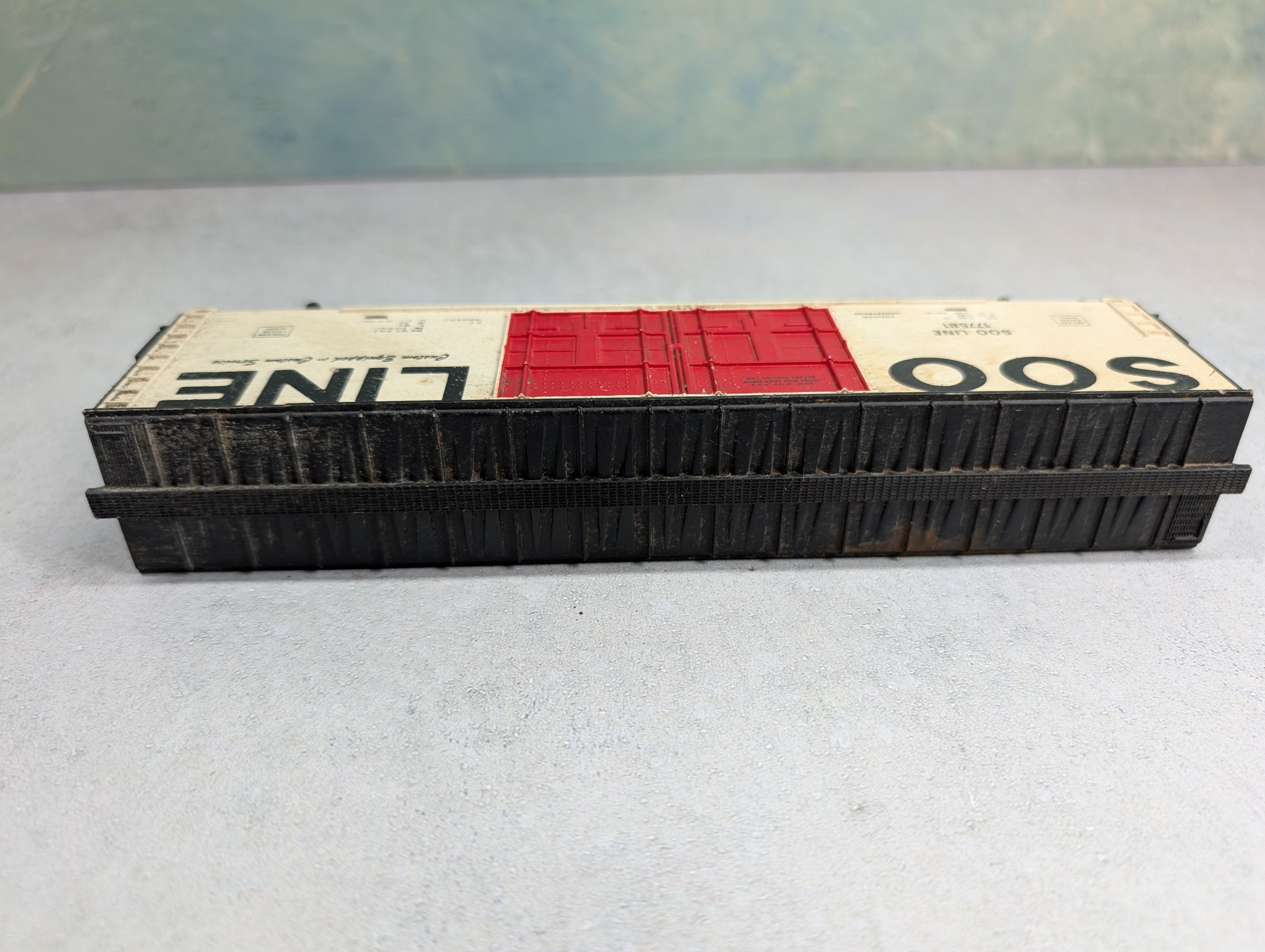 USED Tyco HO Scale 60' Hi-Cube Box Car Soo Line #177581 Weathered