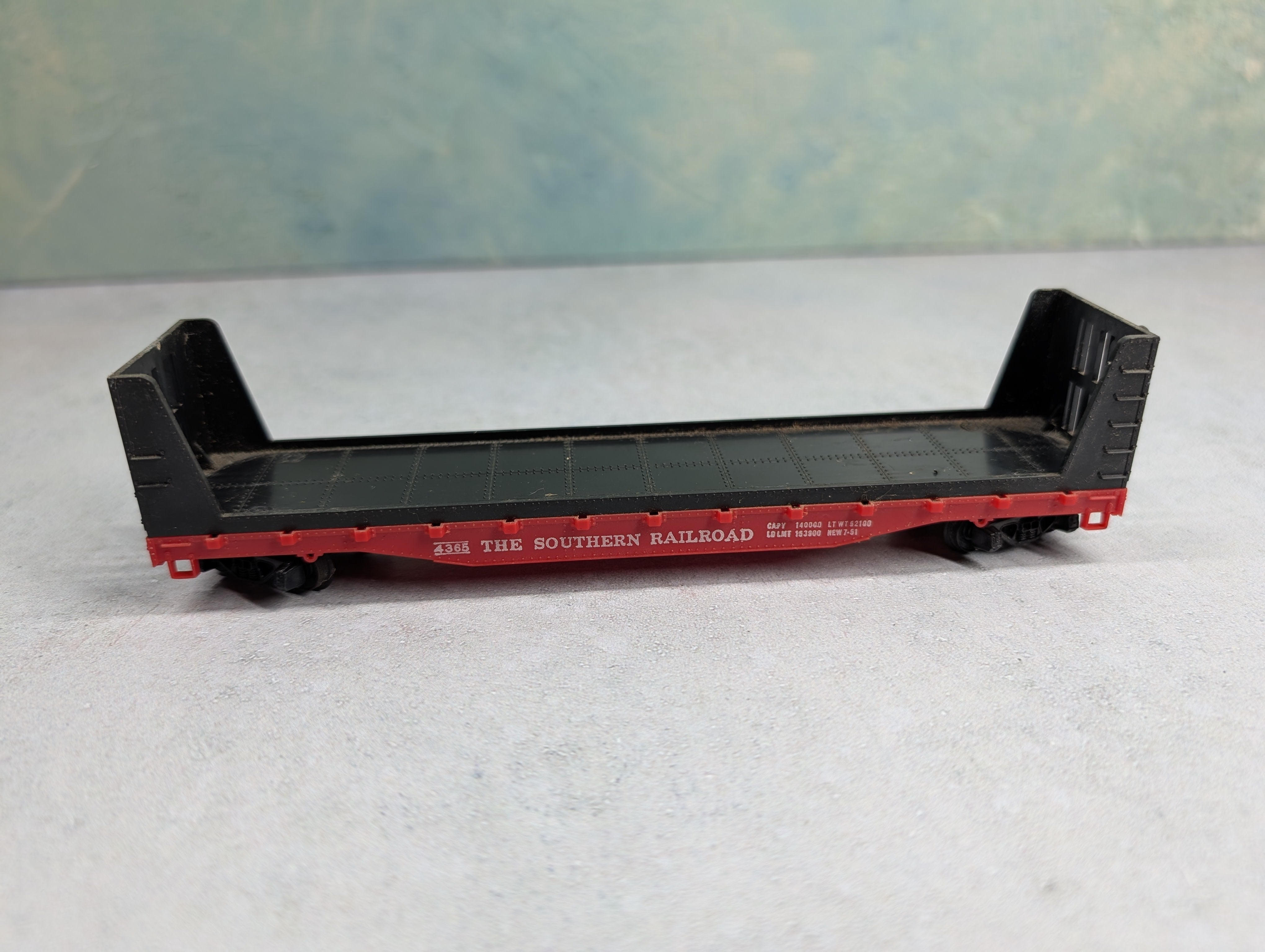 USED Tyco HO Scale 50' Bulkhead Flat Car Southern #4365