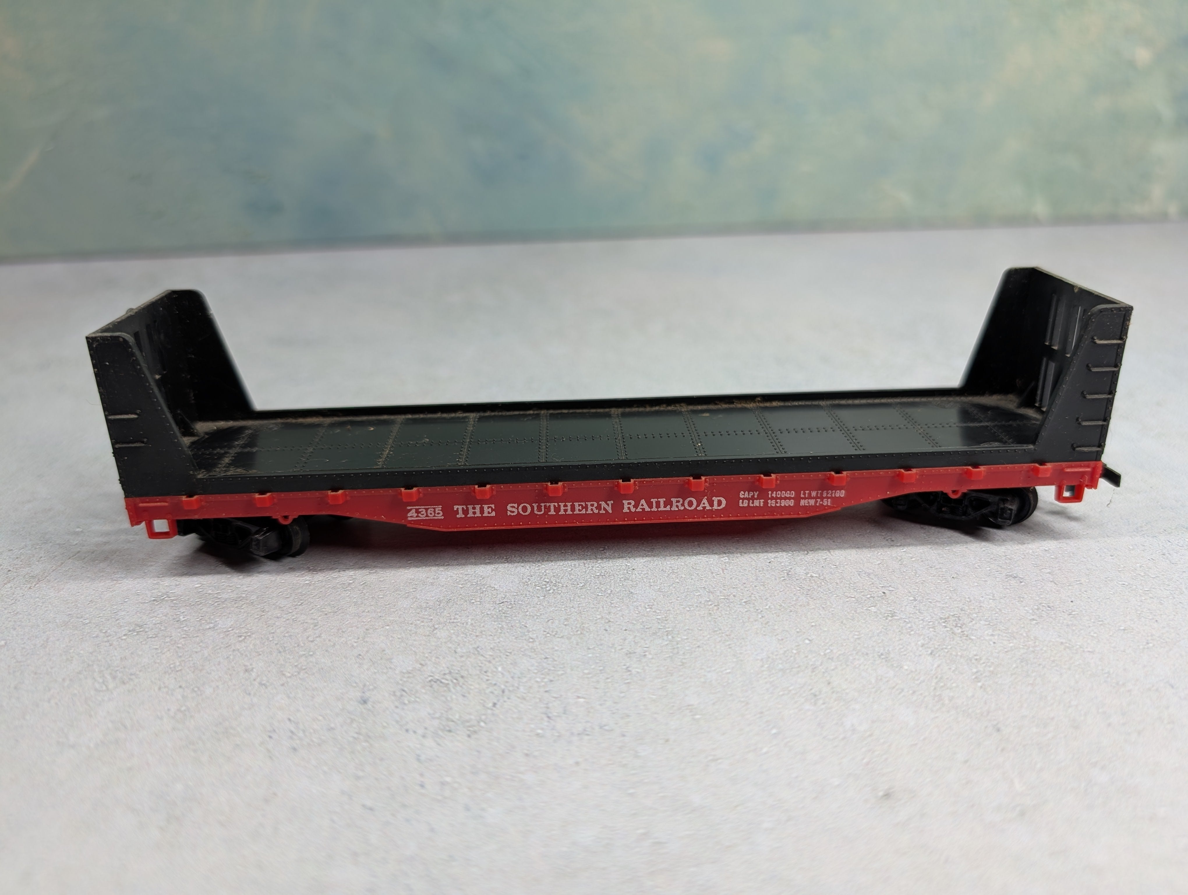 USED Tyco HO Scale 50' Bulkhead Flat Car Southern #4365