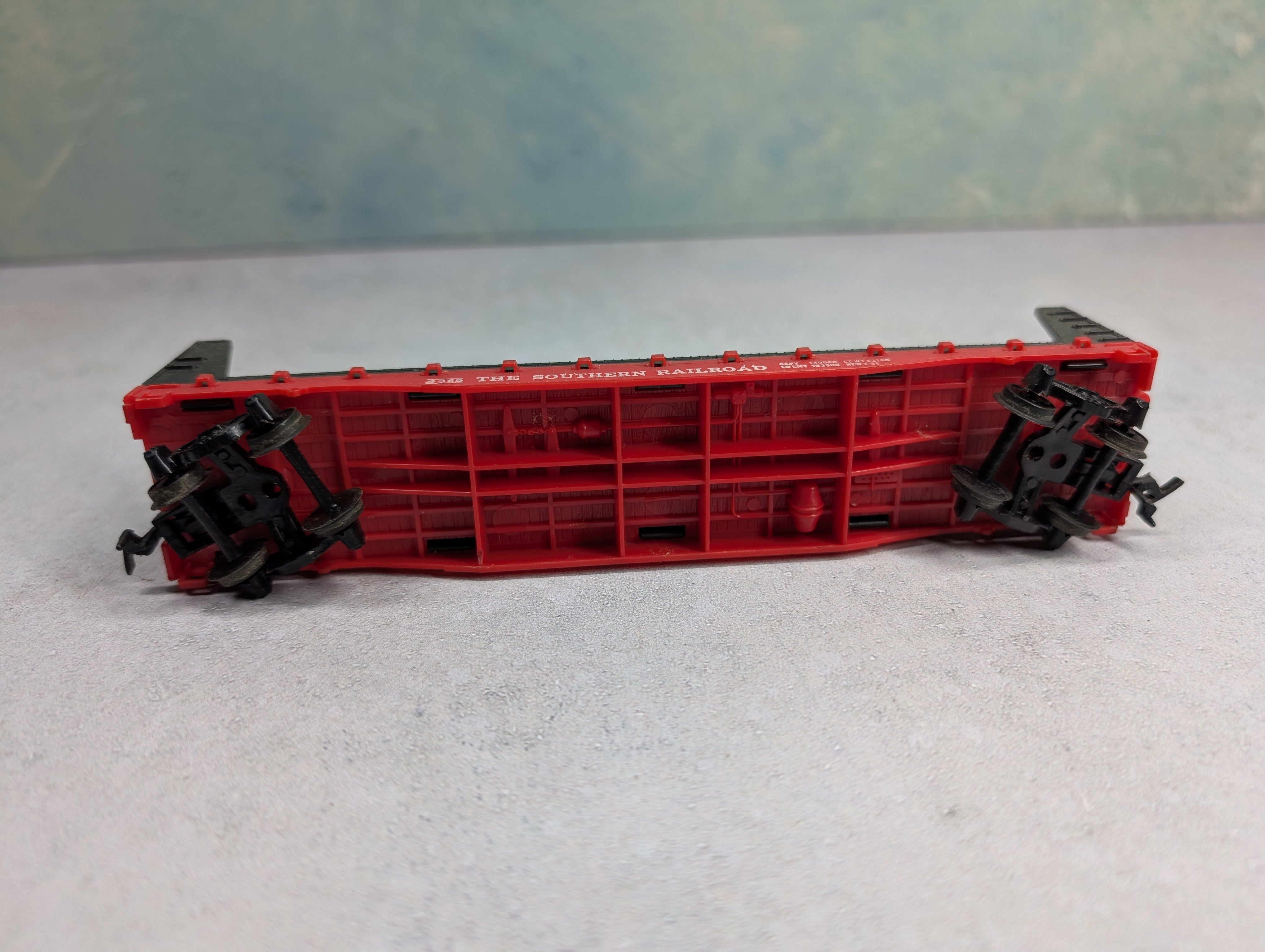 USED Tyco HO Scale 50' Bulkhead Flat Car Southern #4365