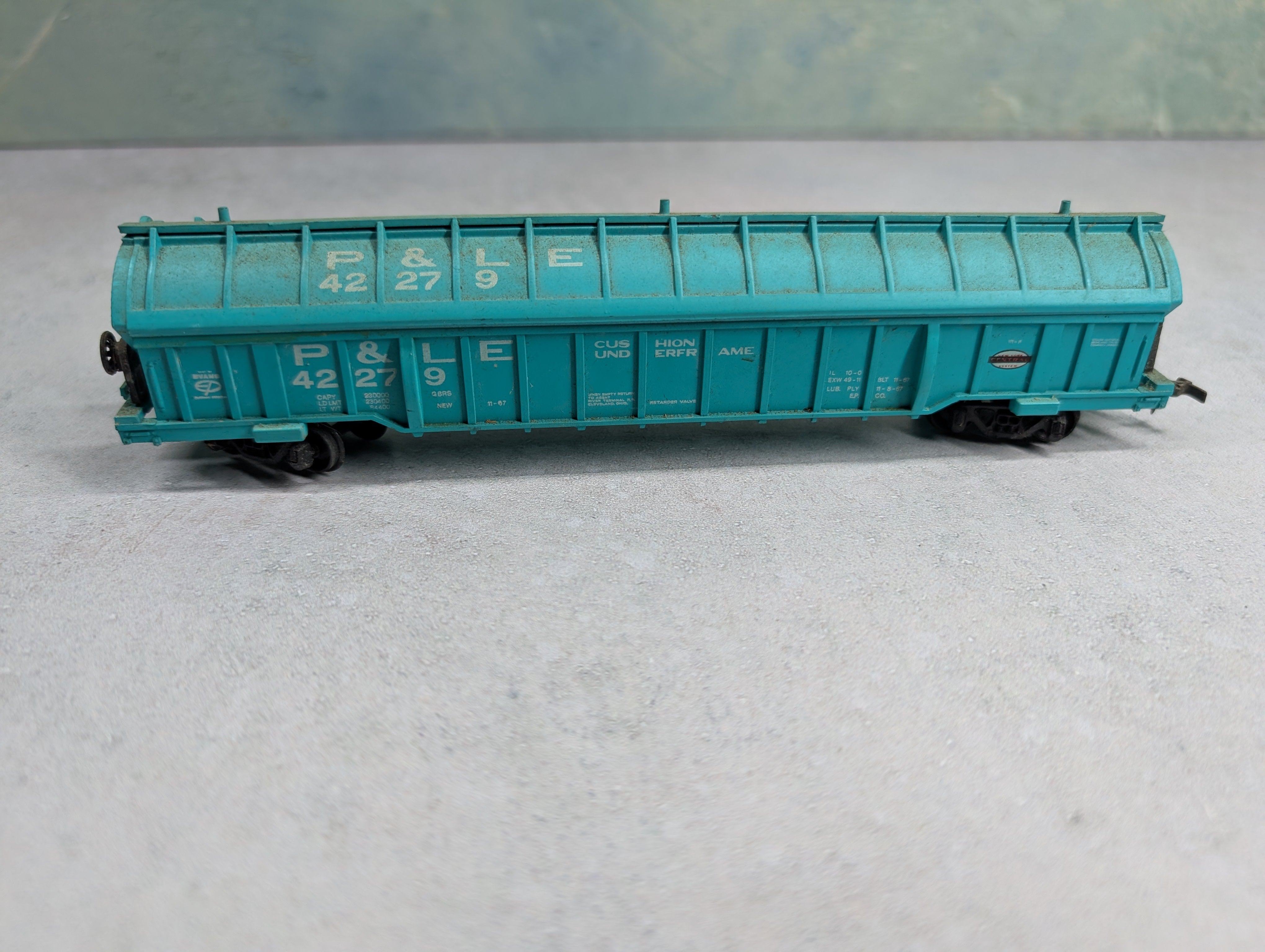 USED Lionel HO Scale Coil Car Pittsburgh & Lake Erie P&LE #42279 w/ Load