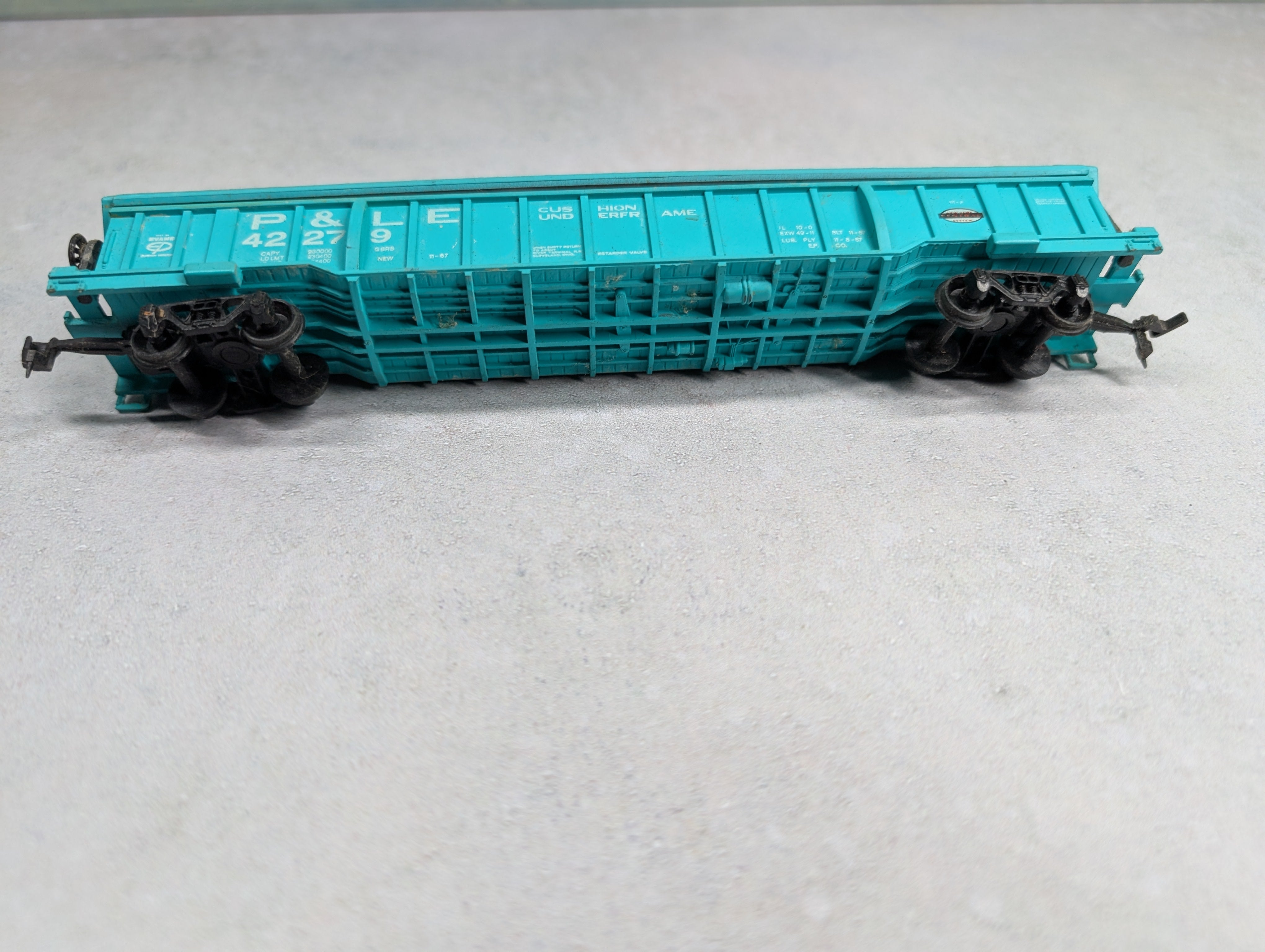 USED Lionel HO Scale Coil Car Pittsburgh & Lake Erie P&LE #42279 w/ Load