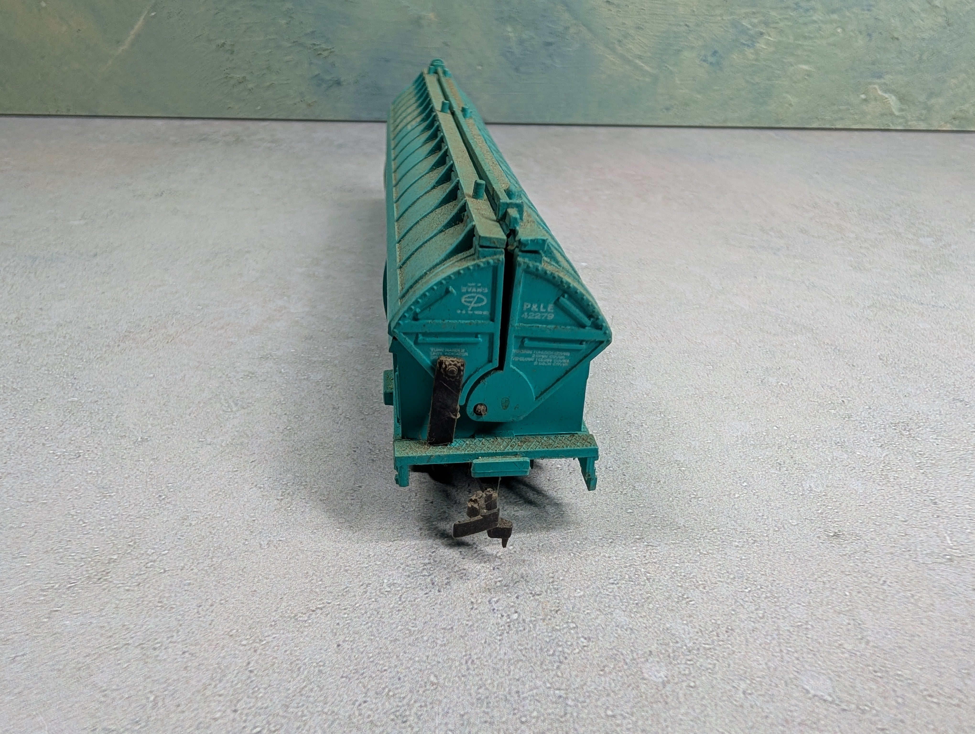 USED Lionel HO Scale Coil Car Pittsburgh & Lake Erie P&LE #42279 w/ Load