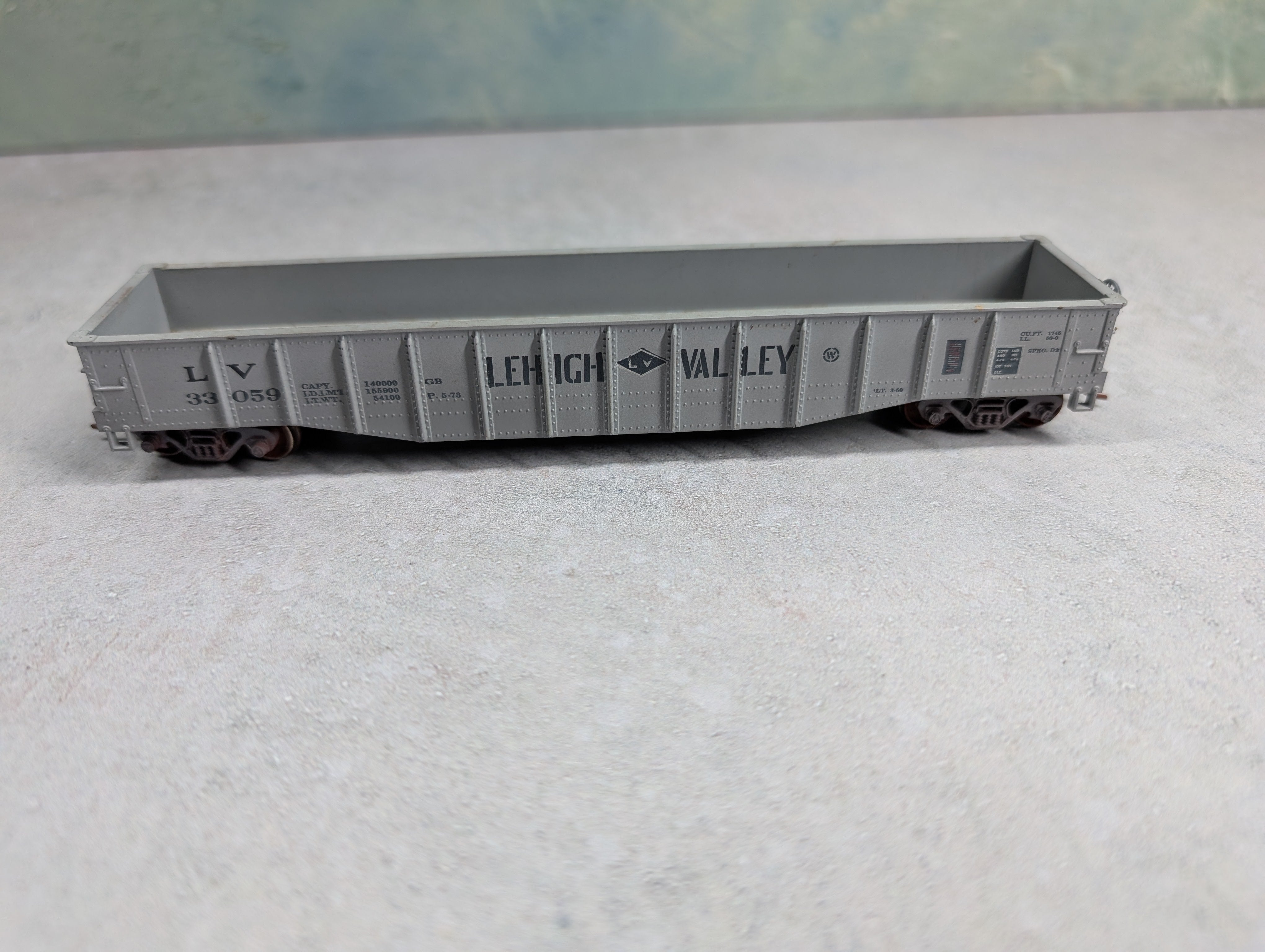 USED Athearn HO Scale 50' Gondola Lehigh Valley LV #33059 Weathered