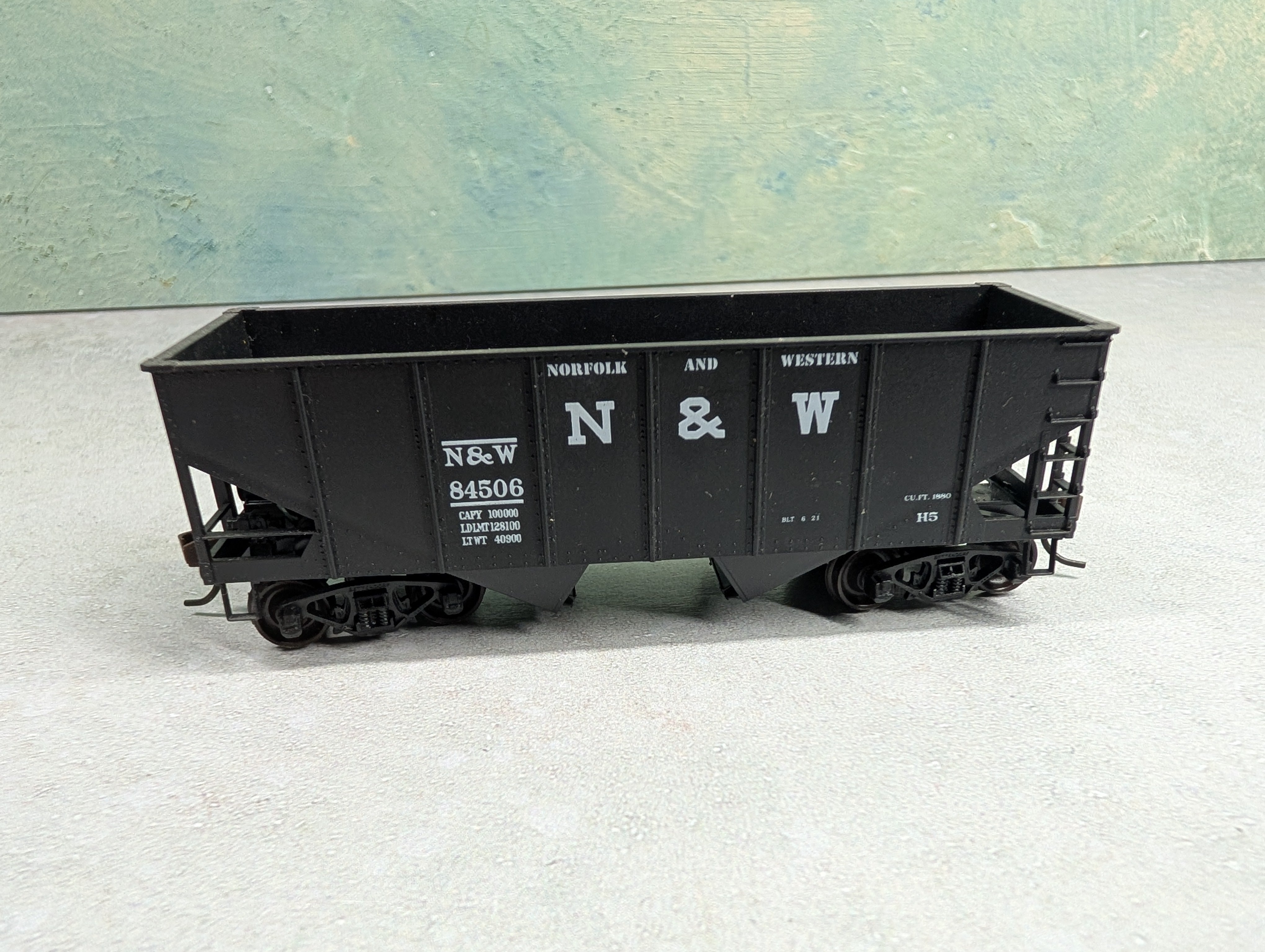 USED Accurail HO Scale 50 Ton 2 Bay Hopper Norfolk & Western N&W #84506