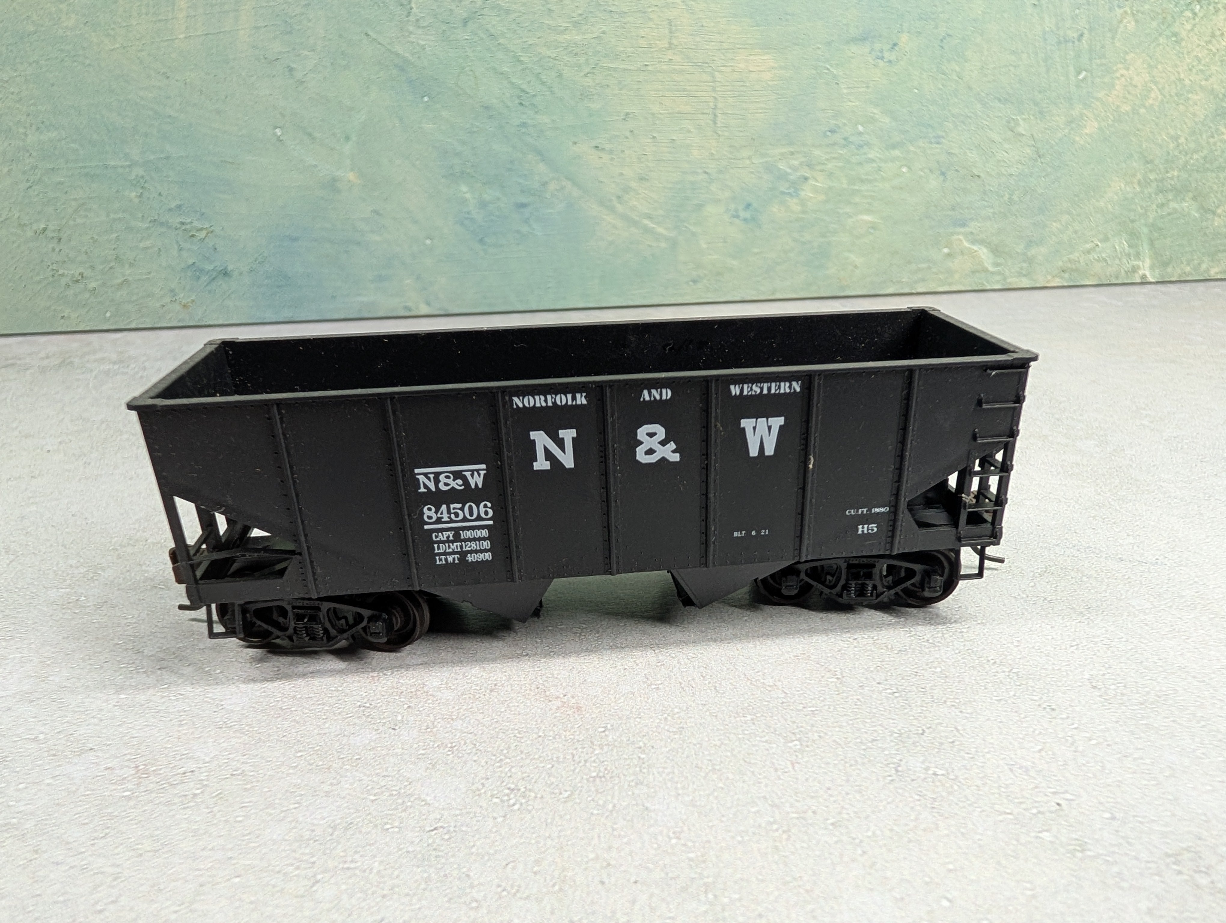 USED Accurail HO Scale 50 Ton 2 Bay Hopper Norfolk & Western N&W #84506