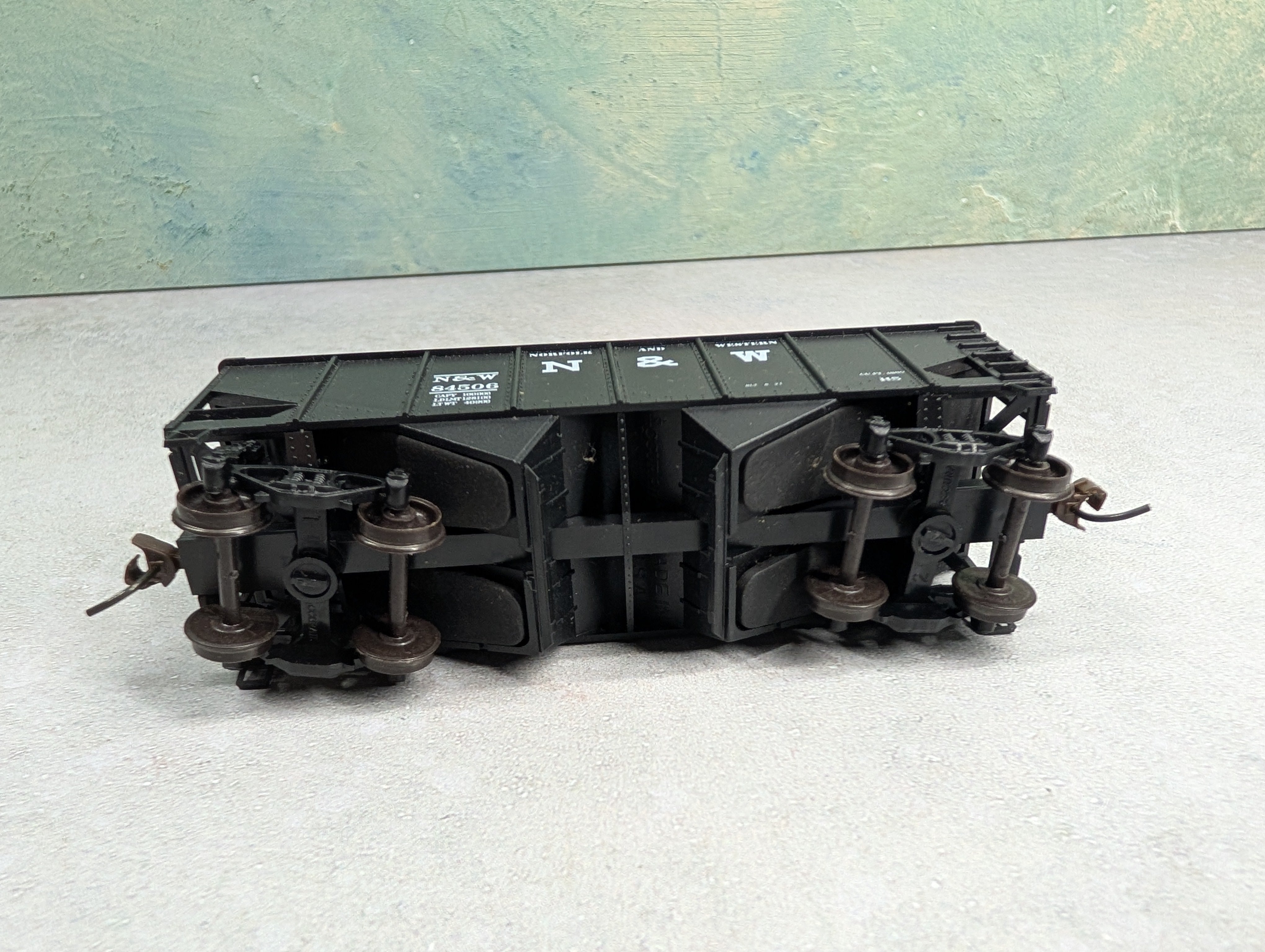 USED Accurail HO Scale 50 Ton 2 Bay Hopper Norfolk & Western N&W #84506