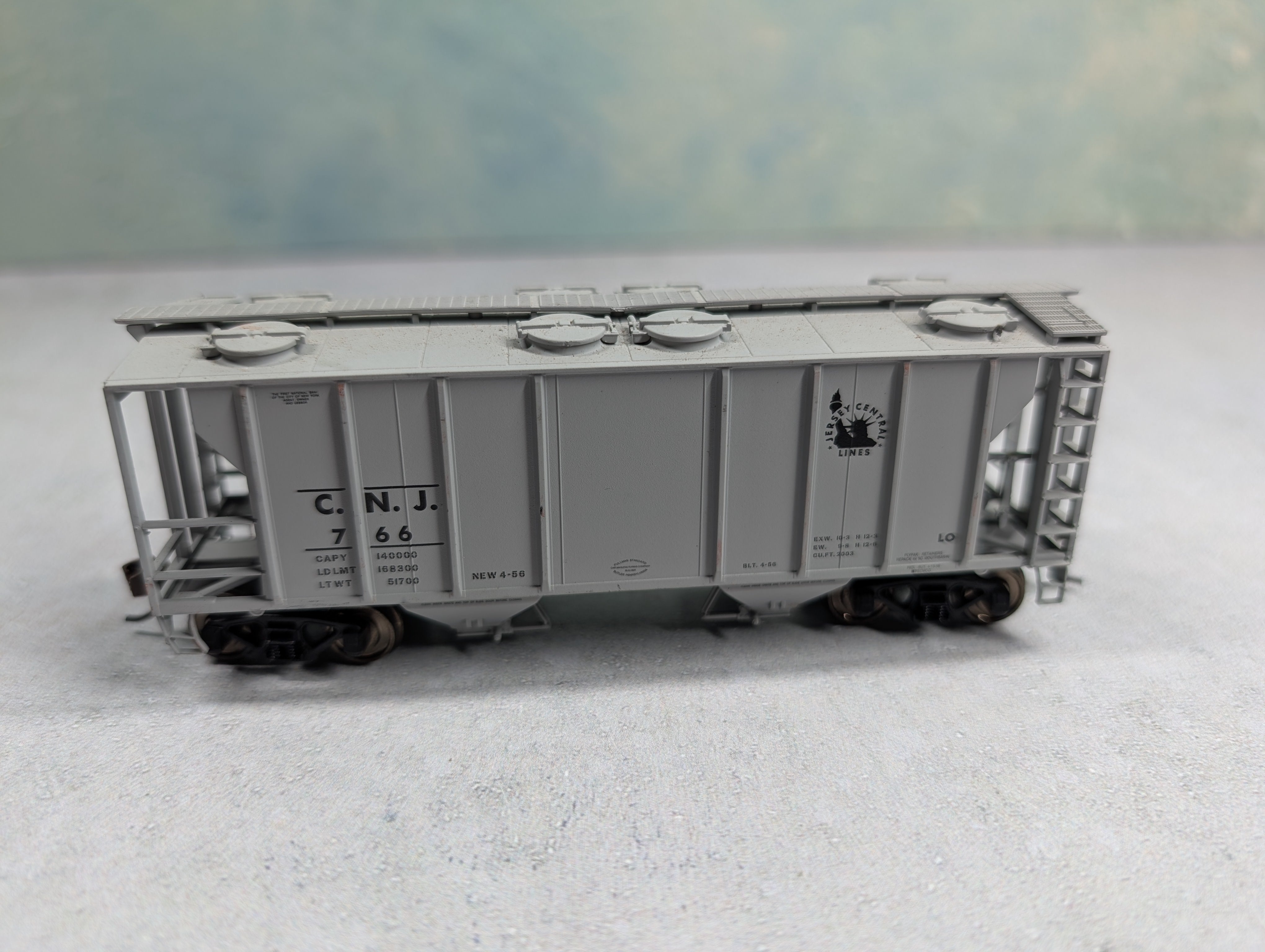 USED Atlas HO Scale 2 Bay Covered Hopper Jersey Central CNJ #766