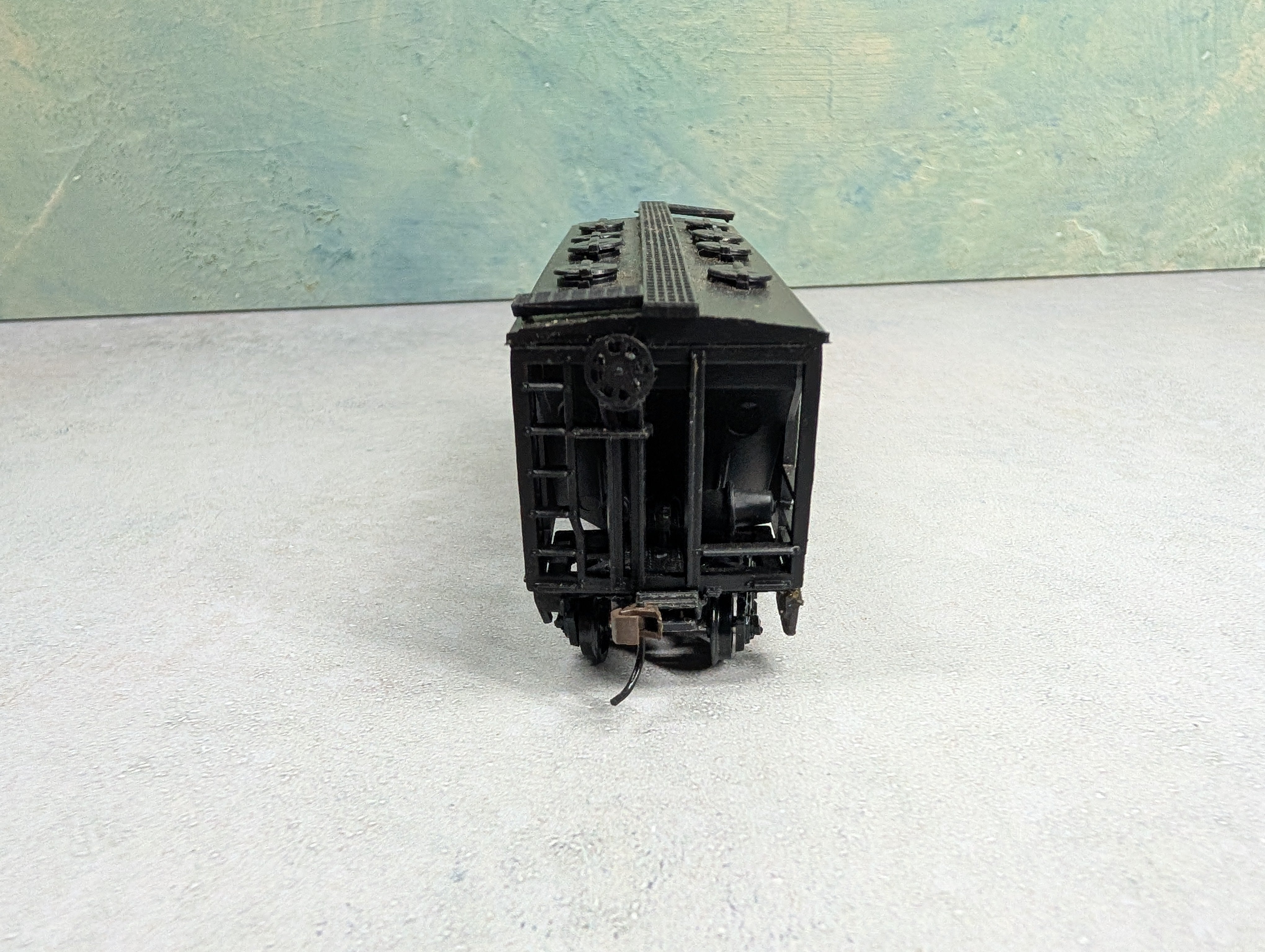 USED Roundhouse HO Scale 70 Ton 2-Bay Covered Hopper Wabash WAB #30344
