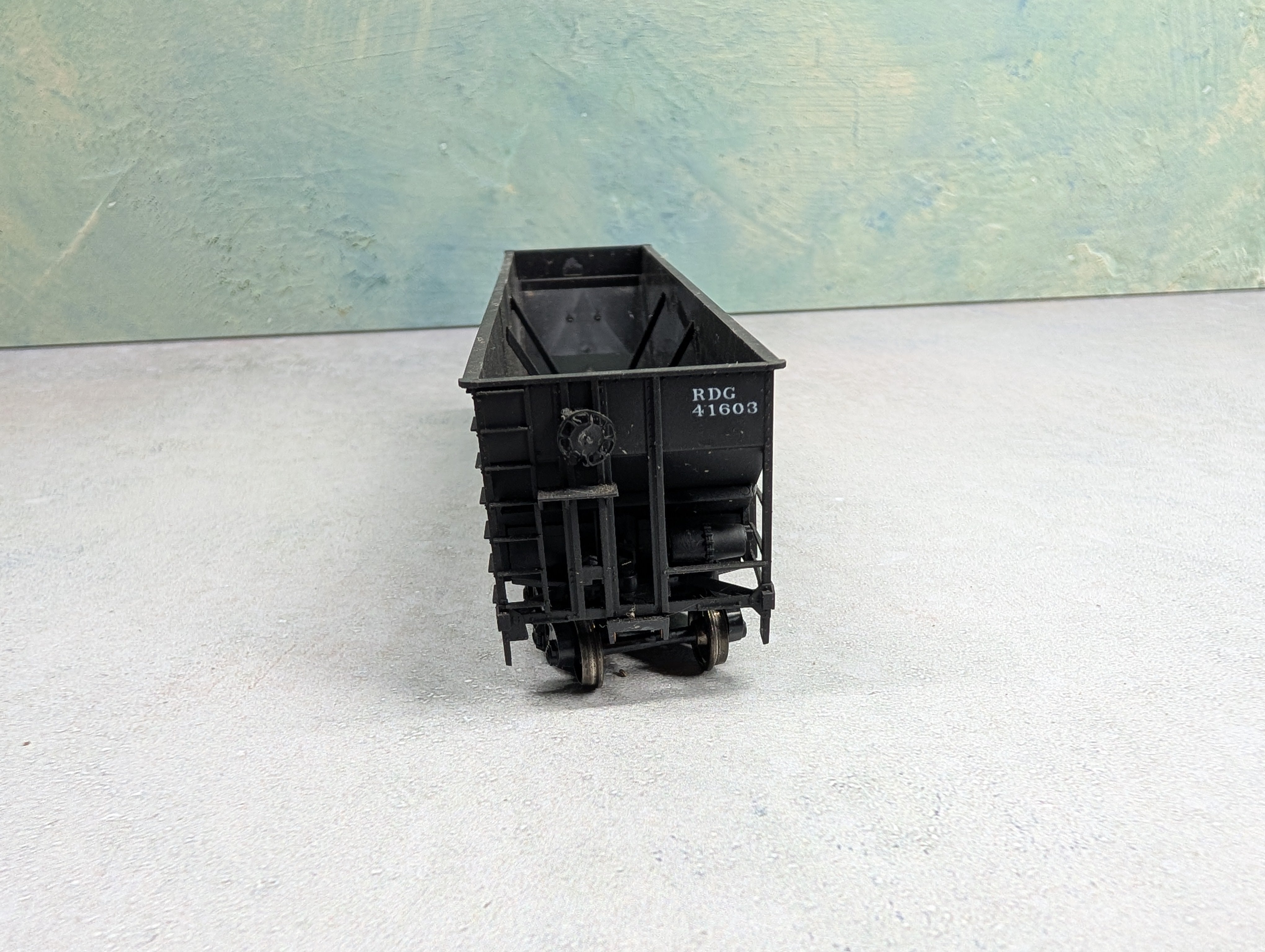 USED Bowser HO Scale 100 Ton 3 Bay Hopper Reading RDG #41603