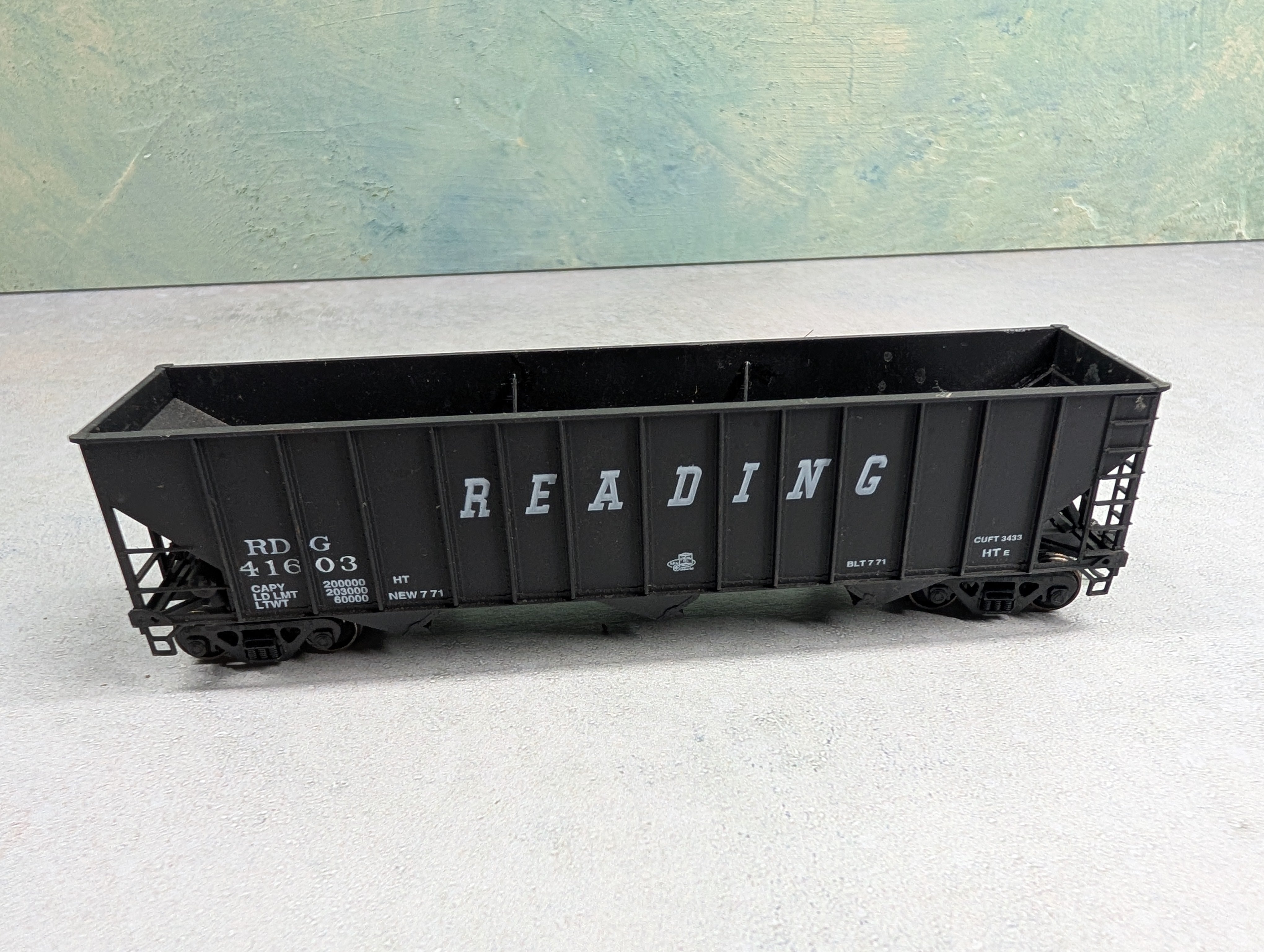 USED Bowser HO Scale 100 Ton 3 Bay Hopper Reading RDG #41603
