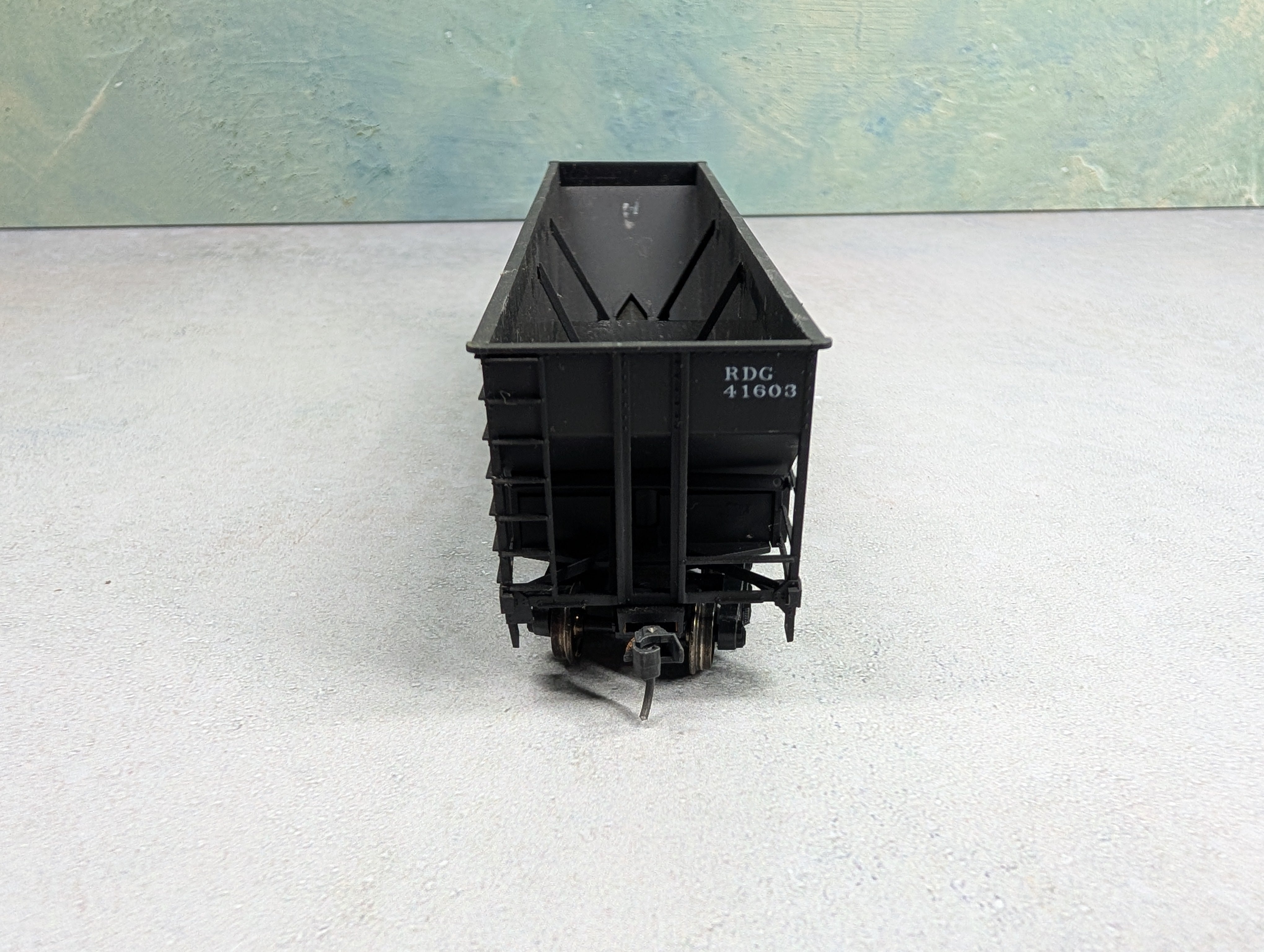 USED Bowser HO Scale 100 Ton 3 Bay Hopper Reading RDG #41603