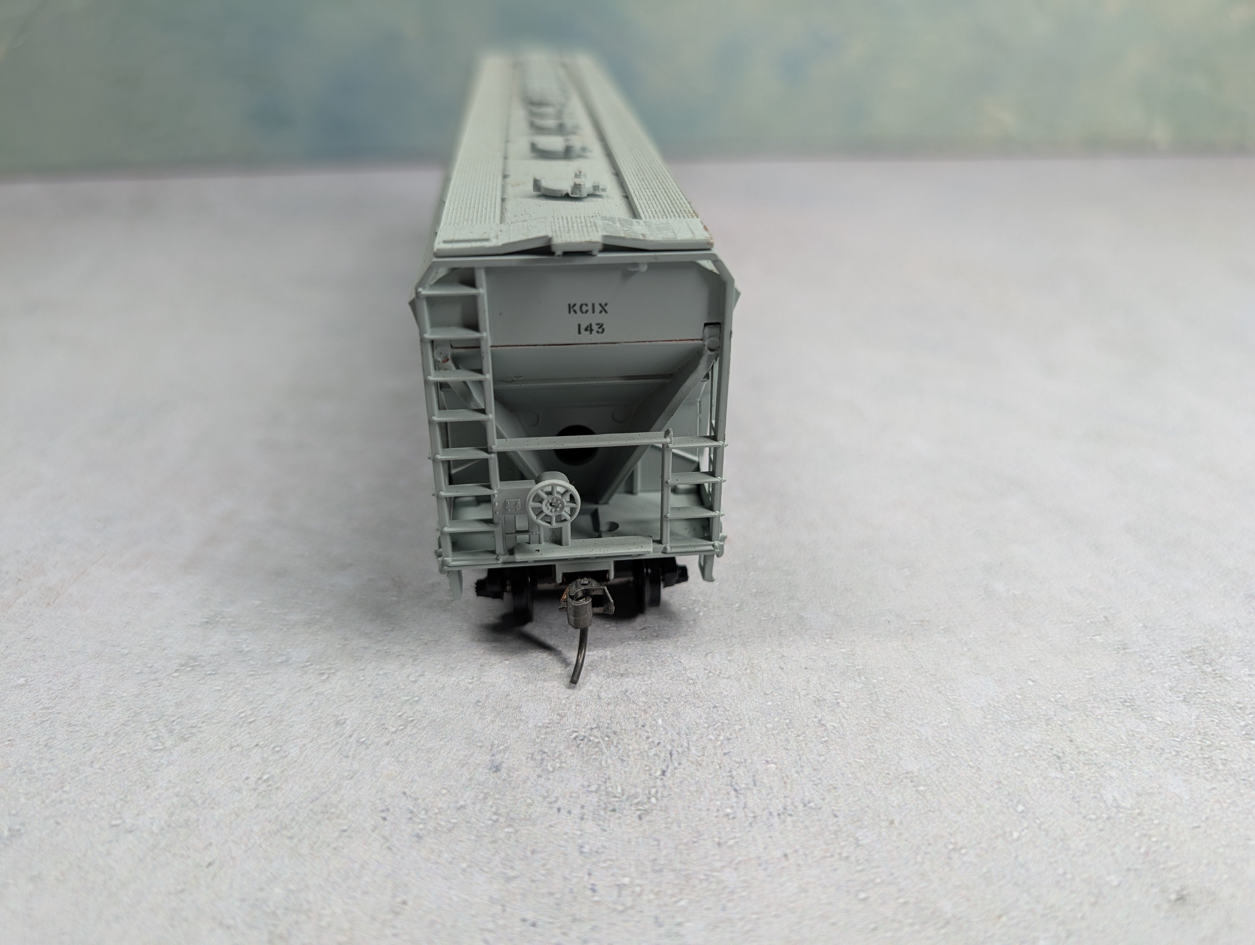 USED Athearn HO Scale ACF 4 Bay Covered Hopper Sinclair-Koppers KCIX #143