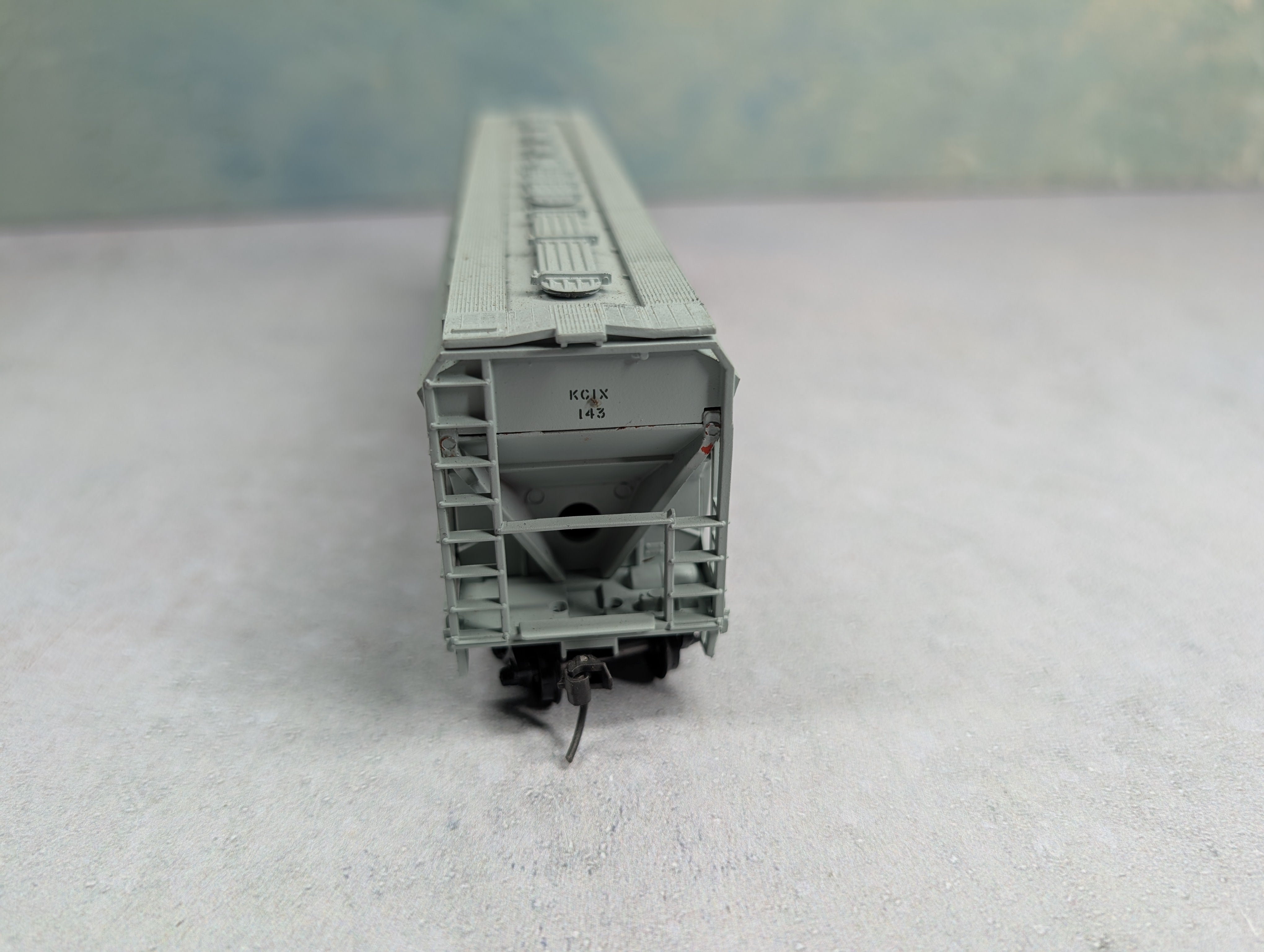 USED Athearn HO Scale ACF 4 Bay Covered Hopper Sinclair-Koppers KCIX #143