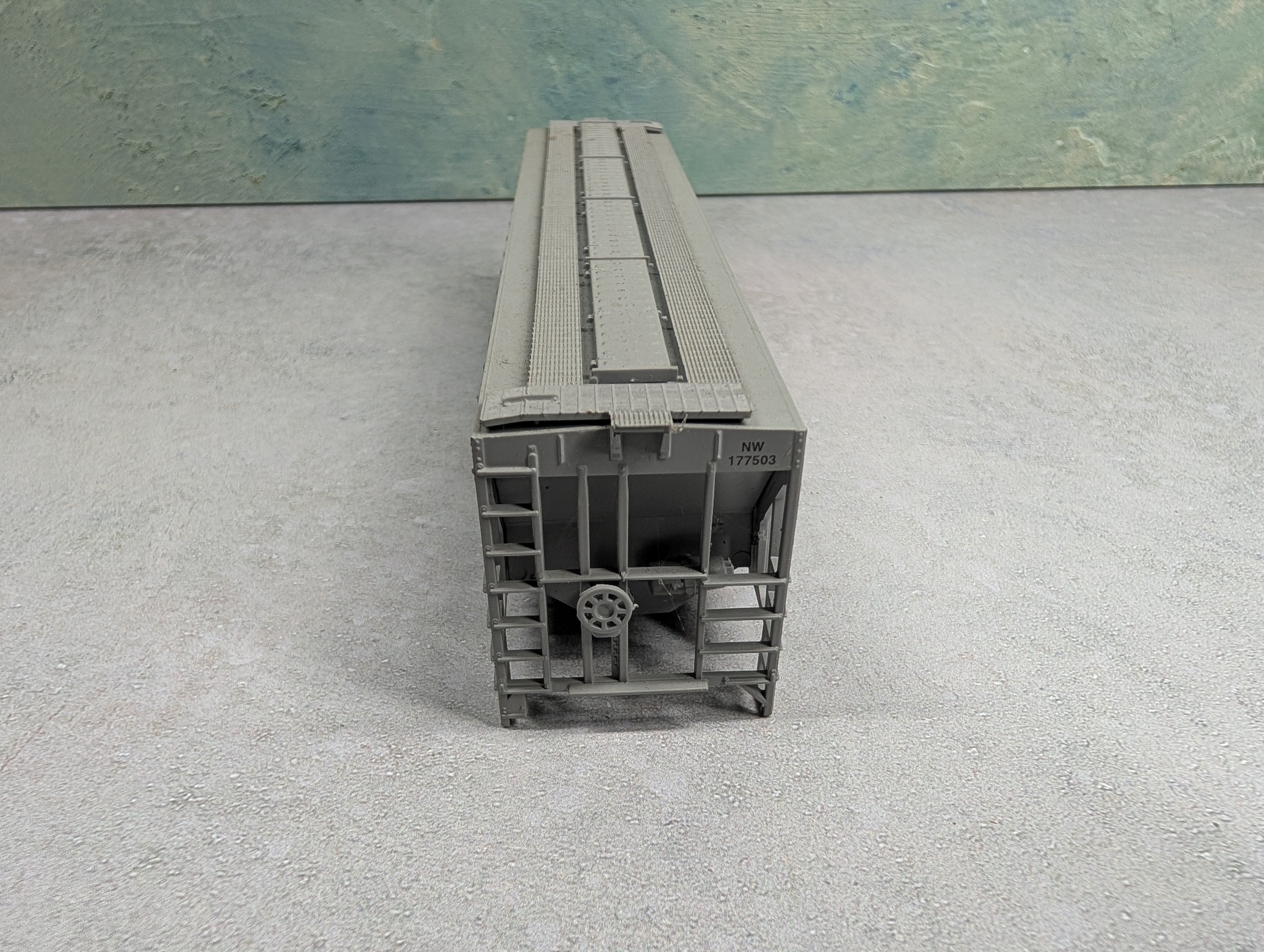 USED Athearn HO Scale 3 Bay Covered Hopper Norfolk and Western NW #177503