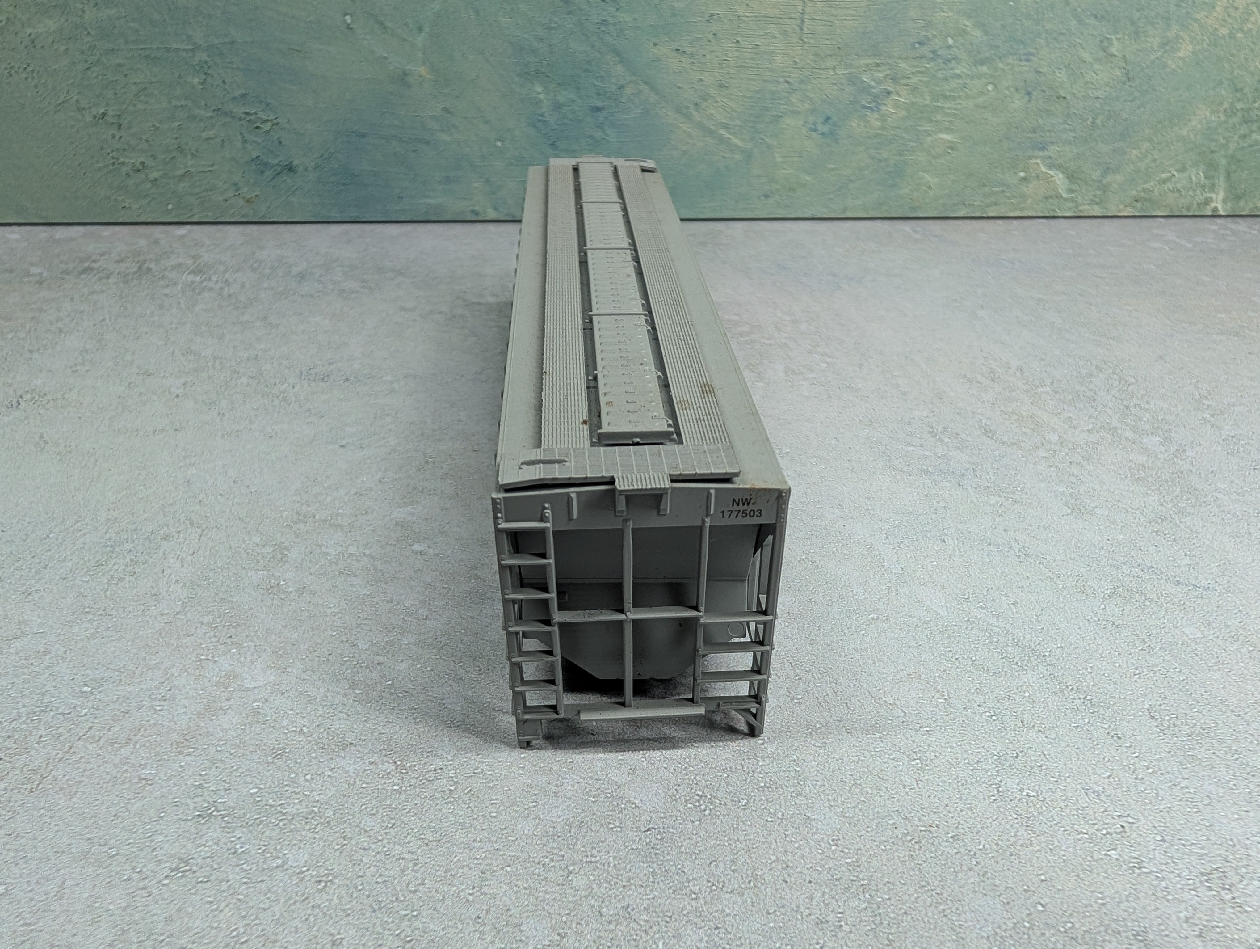USED Athearn HO Scale 3 Bay Covered Hopper Norfolk and Western NW #177503